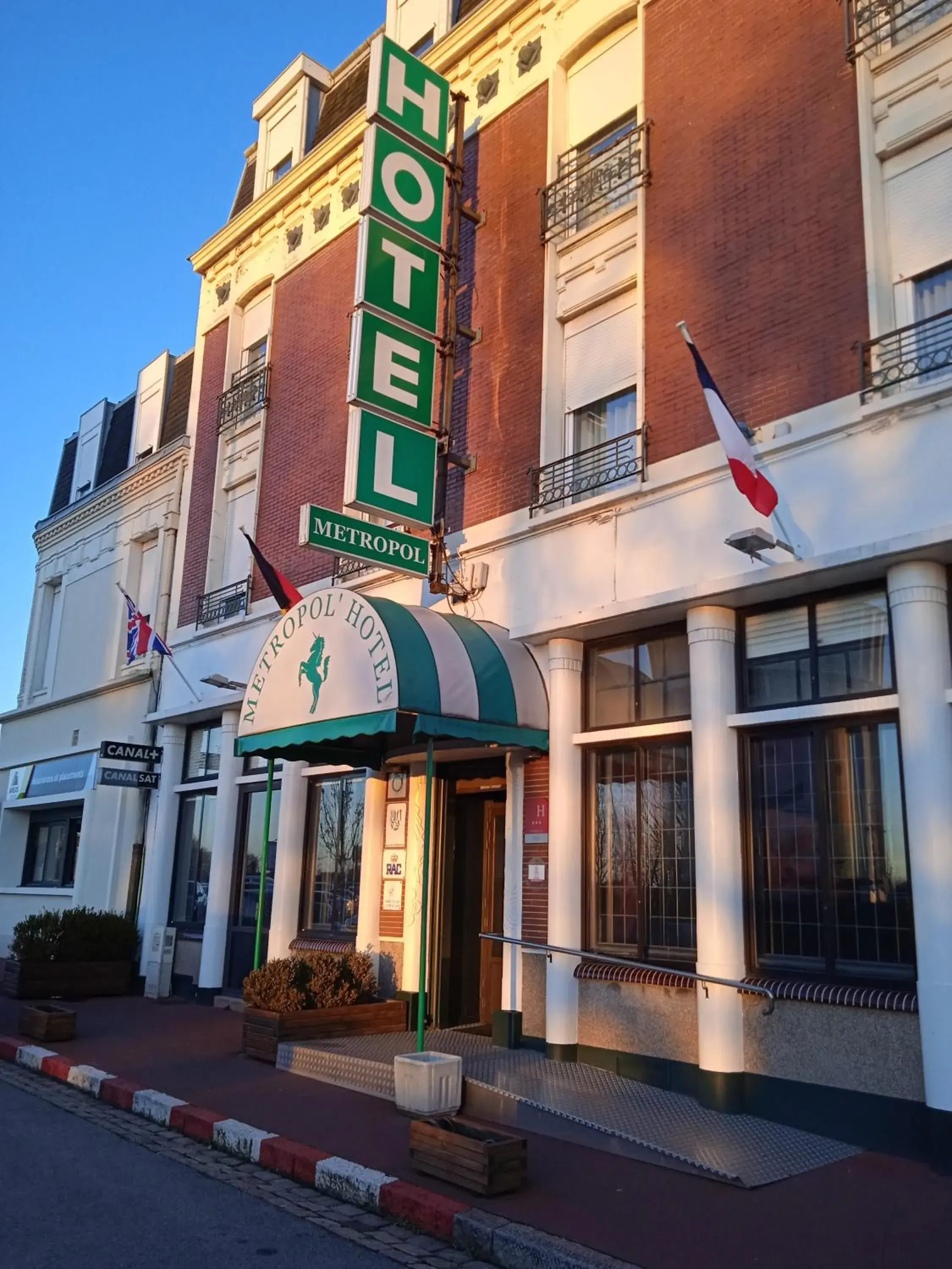 Property building in Metropol Hotel Property building in Metropol Hotel