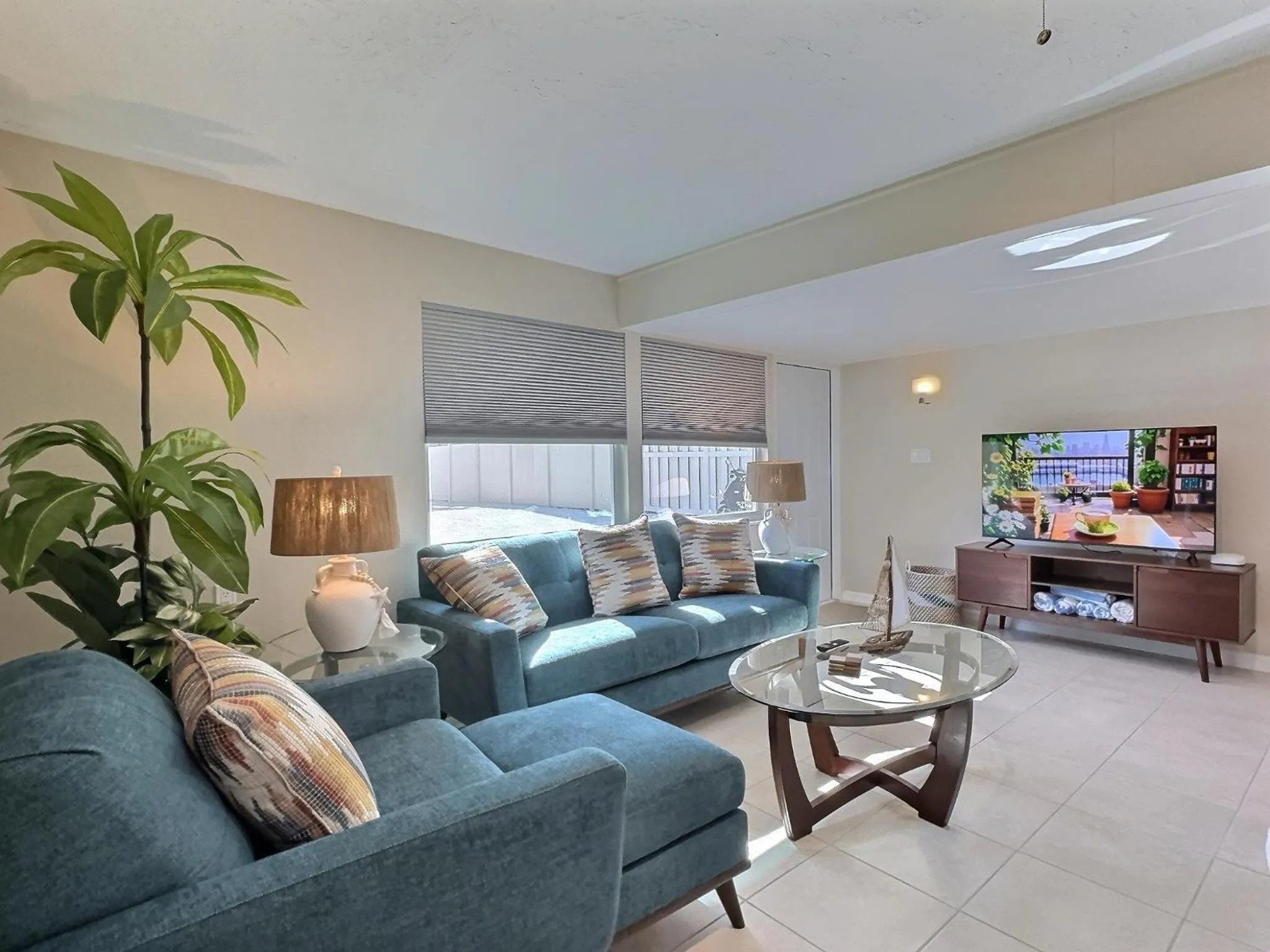 Living room in Siesta Key Beach - Tropea 665 #3