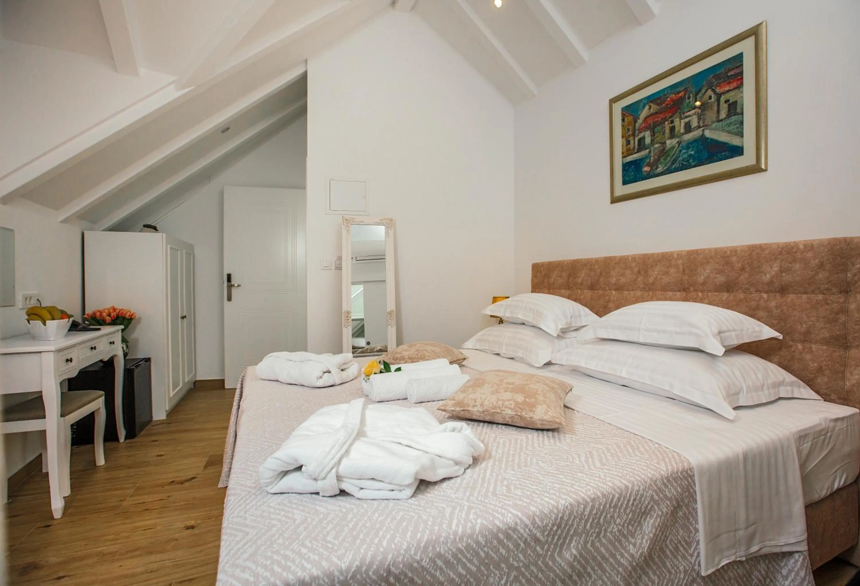 Bed in Heritage Hotel Dea Hvar