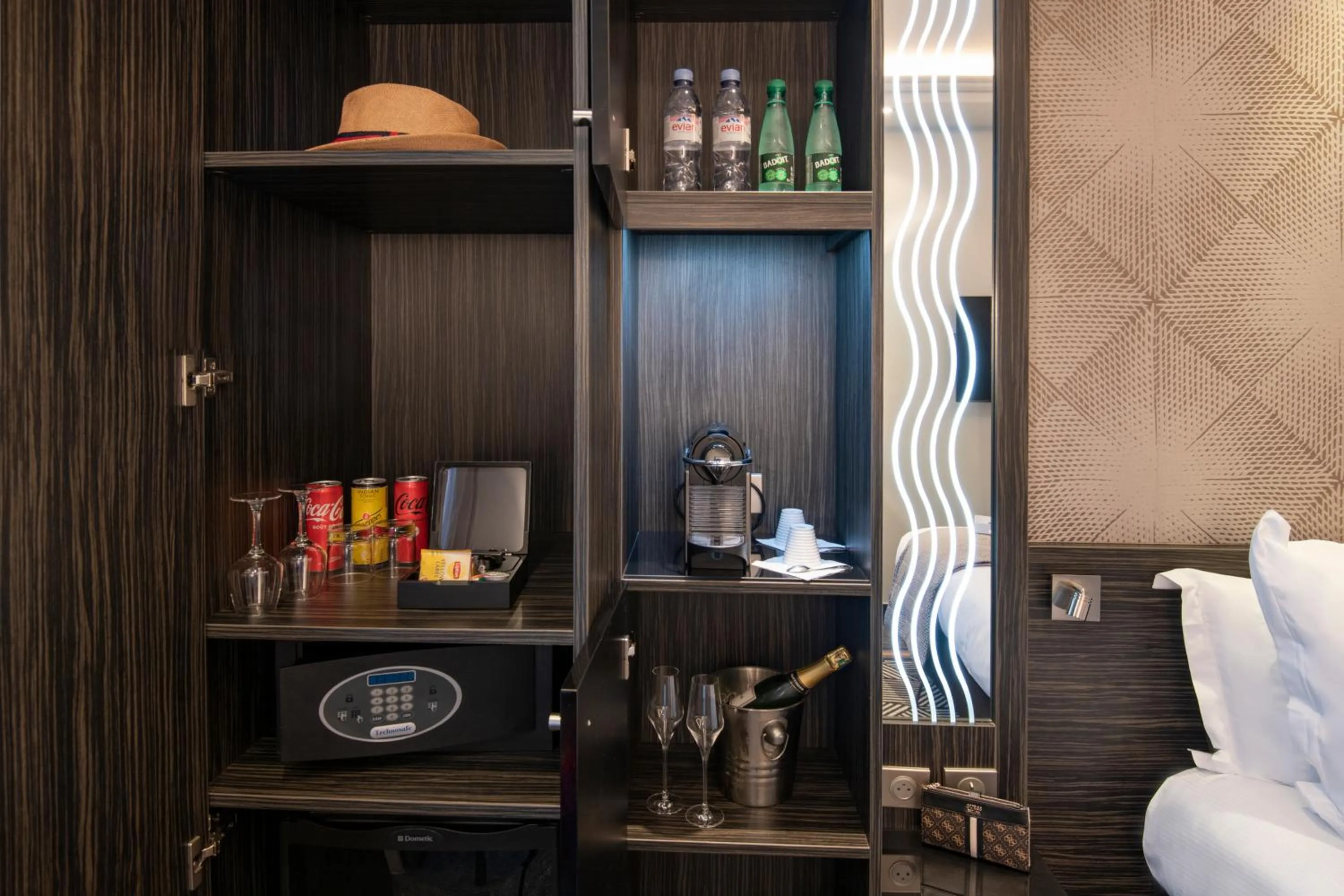 Coffee/tea facilities in BW Premier Collection Mondial