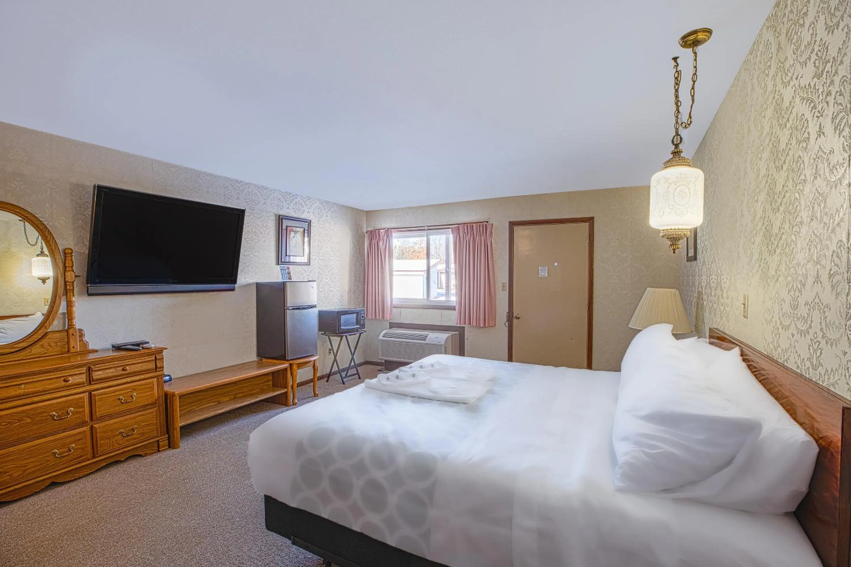 Bedroom, Bed in Love Hotels Tomahawk by OYO at Lake Mohawksin WI