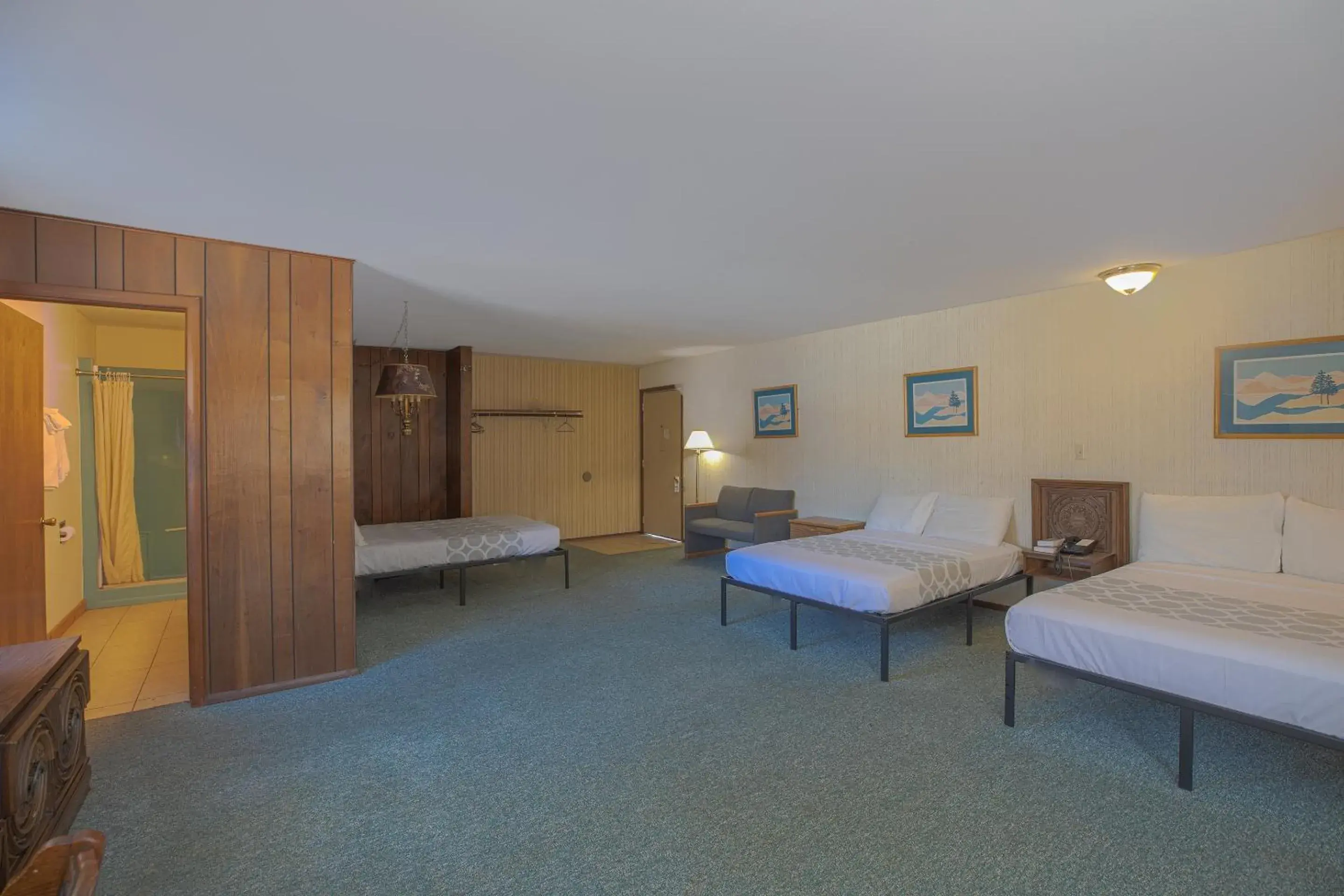 Bedroom, Bed in Love Hotels Tomahawk by OYO at Lake Mohawksin WI Bedroom, Bed in Love Hotels Tomahawk by OYO at Lake Mohawksin WI