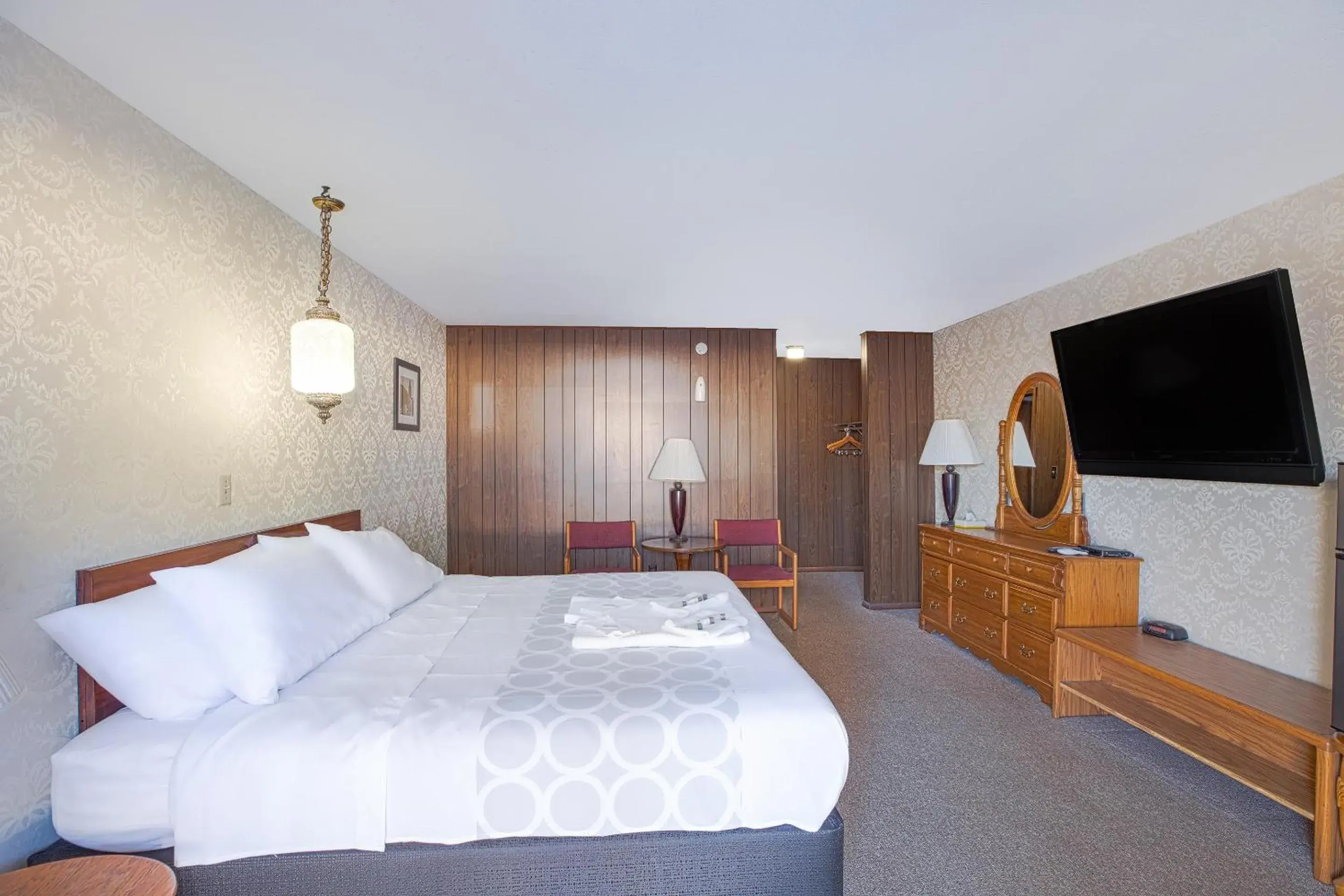 King Room in Love Hotels Tomahawk by OYO at Lake Mohawksin WI King Room in Love Hotels Tomahawk by OYO at Lake Mohawksin WI