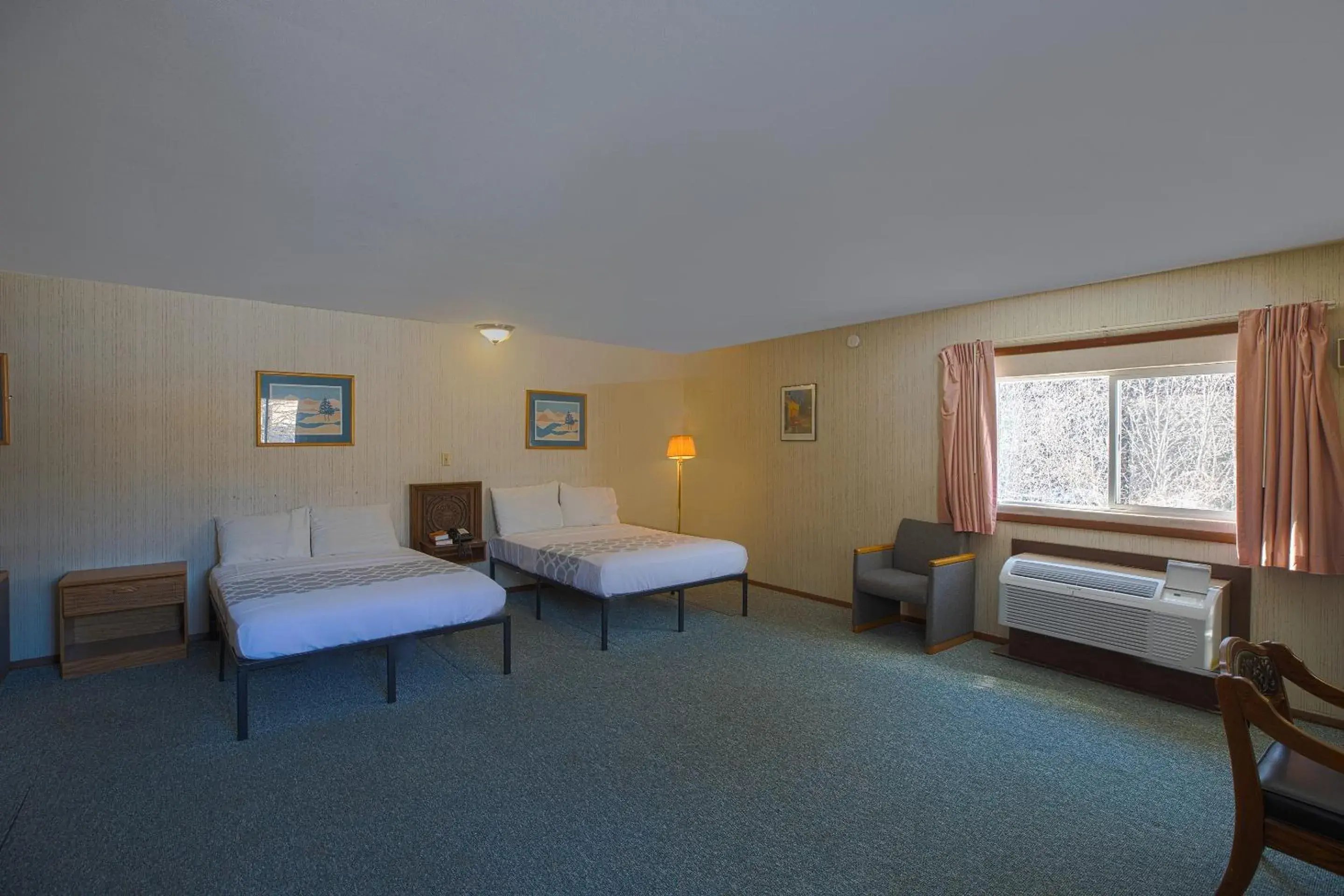 Bedroom, Bed in Love Hotels Tomahawk by OYO at Lake Mohawksin WI Bedroom, Bed in Love Hotels Tomahawk by OYO at Lake Mohawksin WI