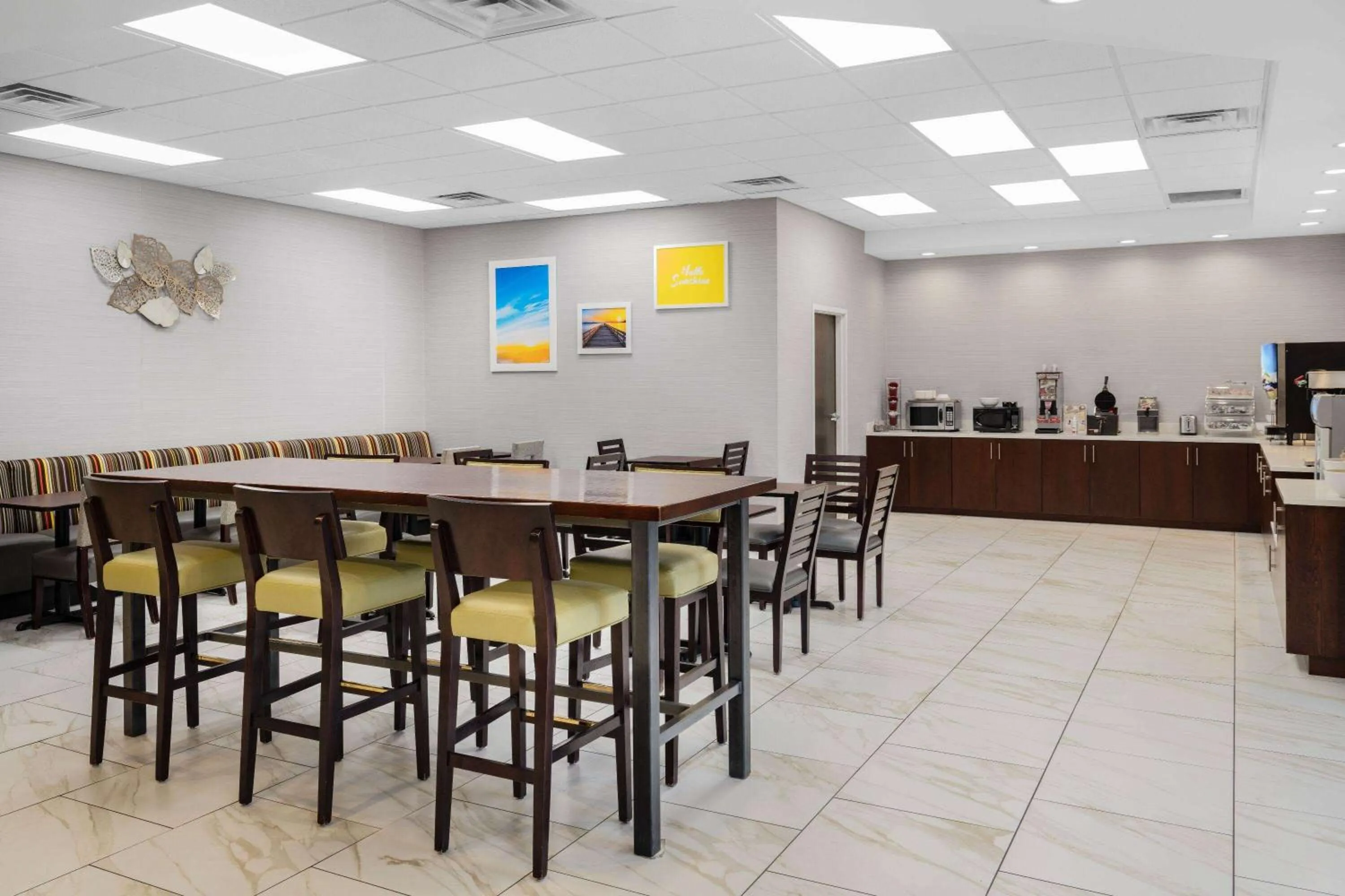 Breakfast in Days Inn and Suites by Wyndham Oxford