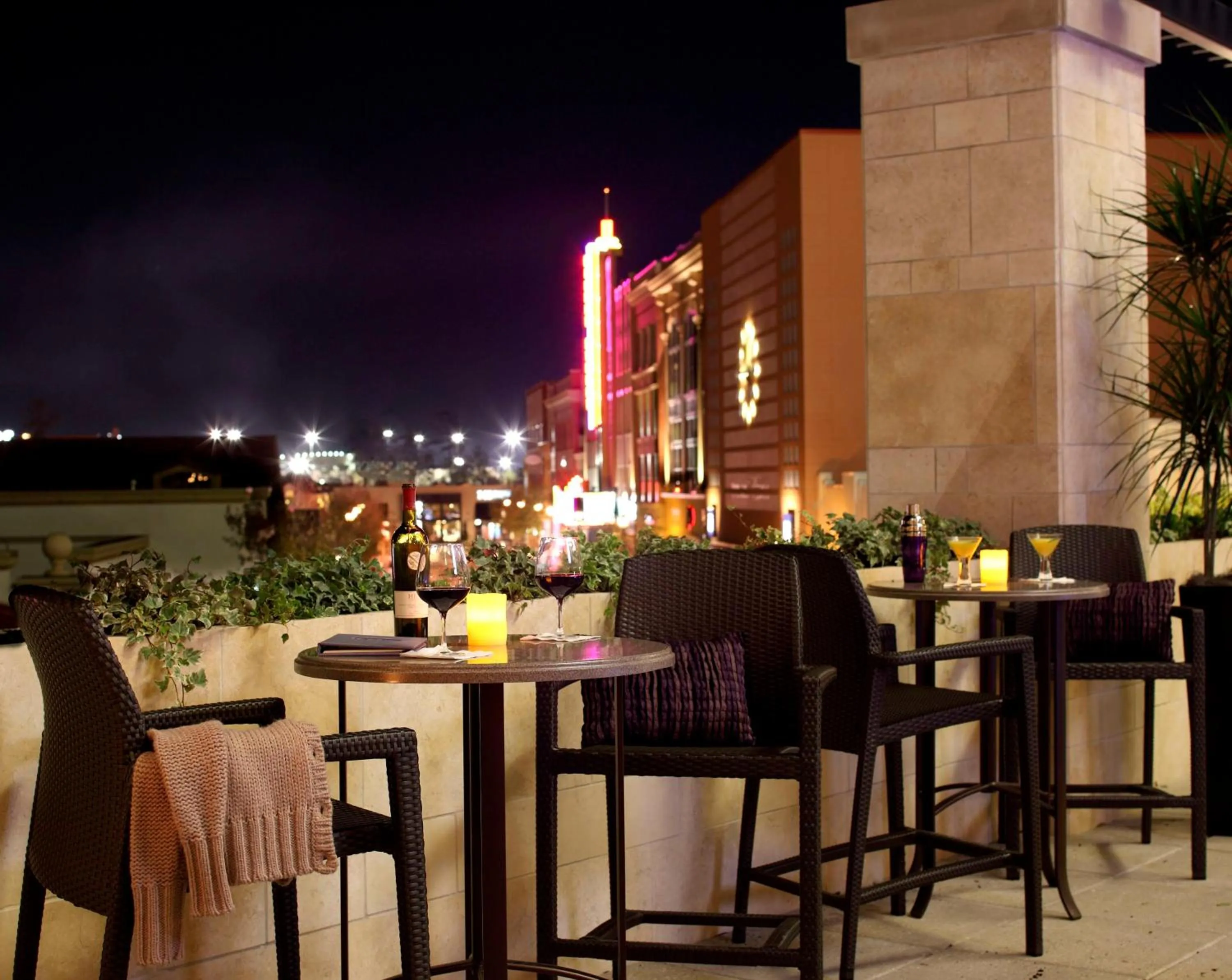Swimming pool in Hyatt Centric The Woodlands