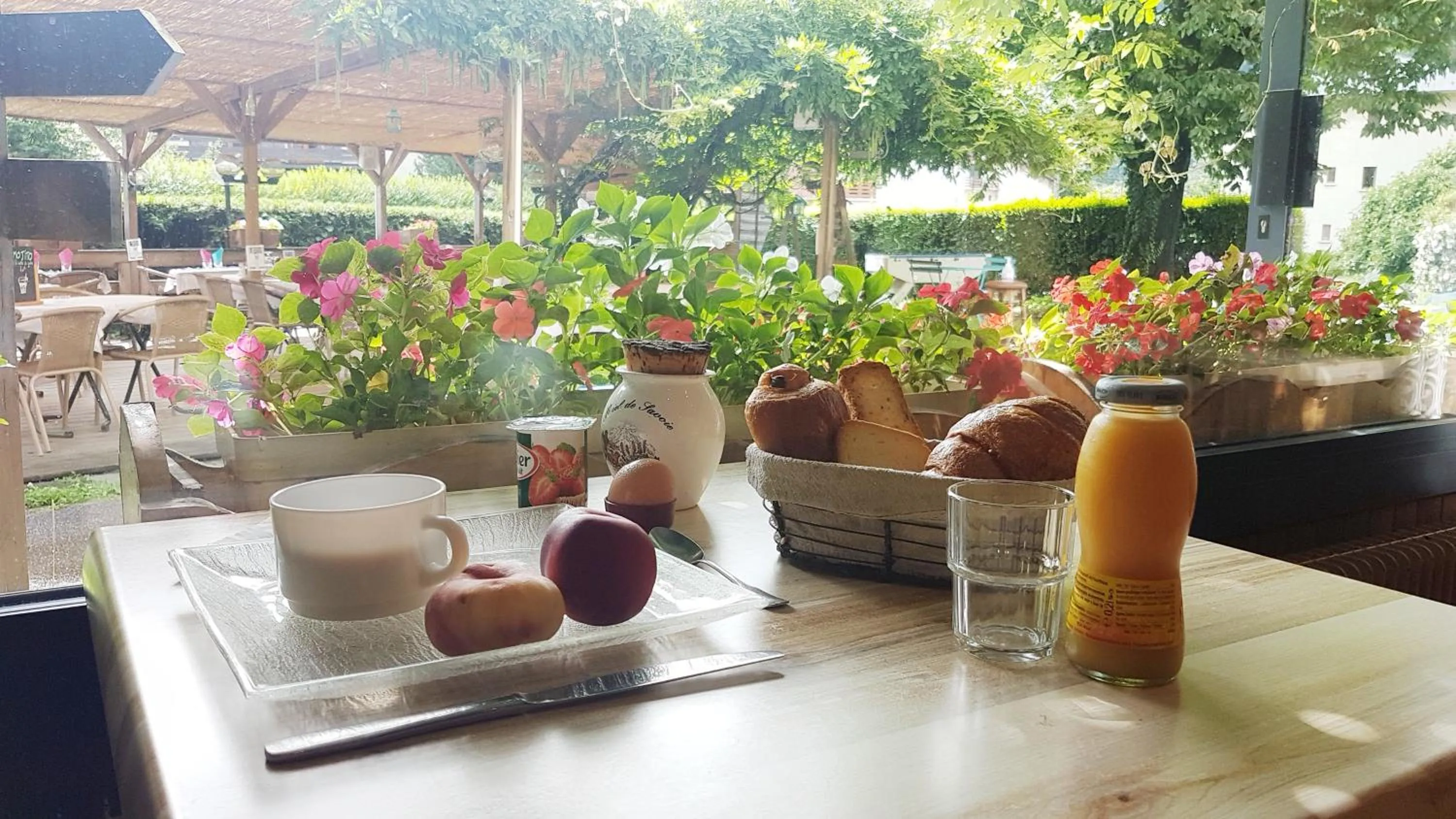 Breakfast in Auberge de Costaroche