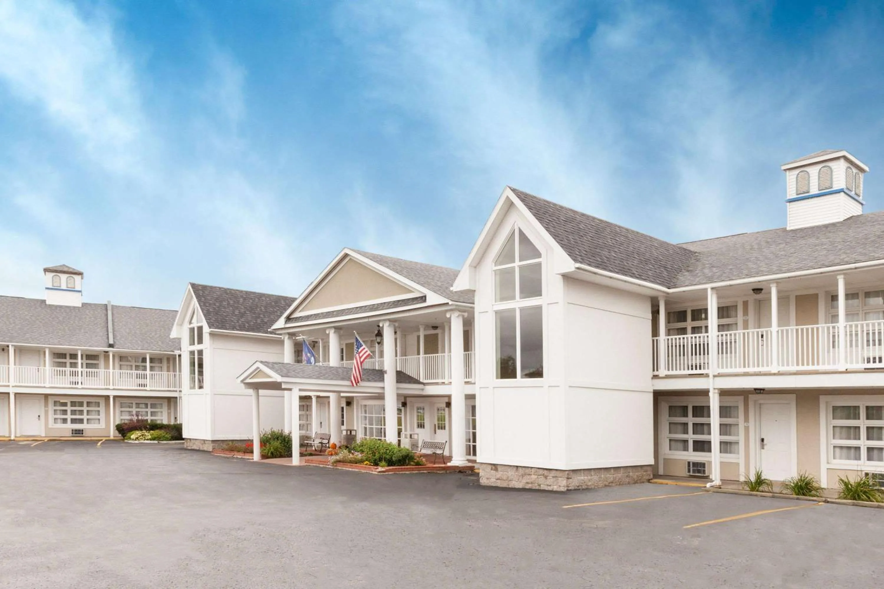 Property building in Baymont by Wyndham St. Ignace Lakefront