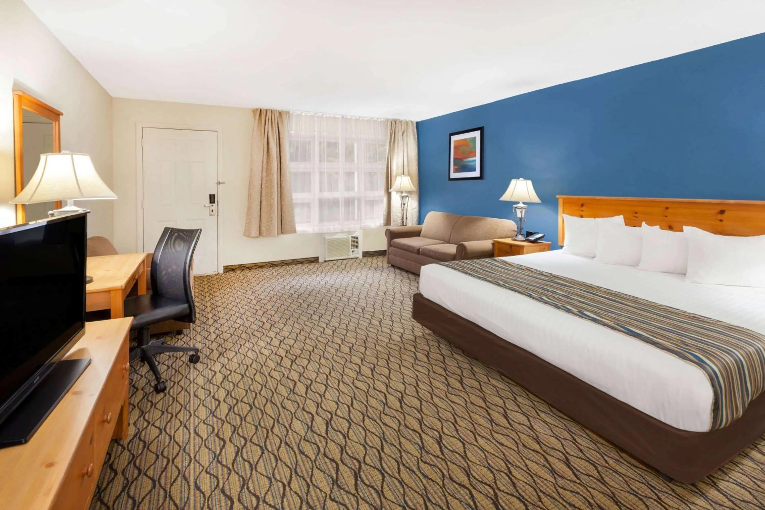 Photo of the whole room in Baymont by Wyndham St. Ignace Lakefront