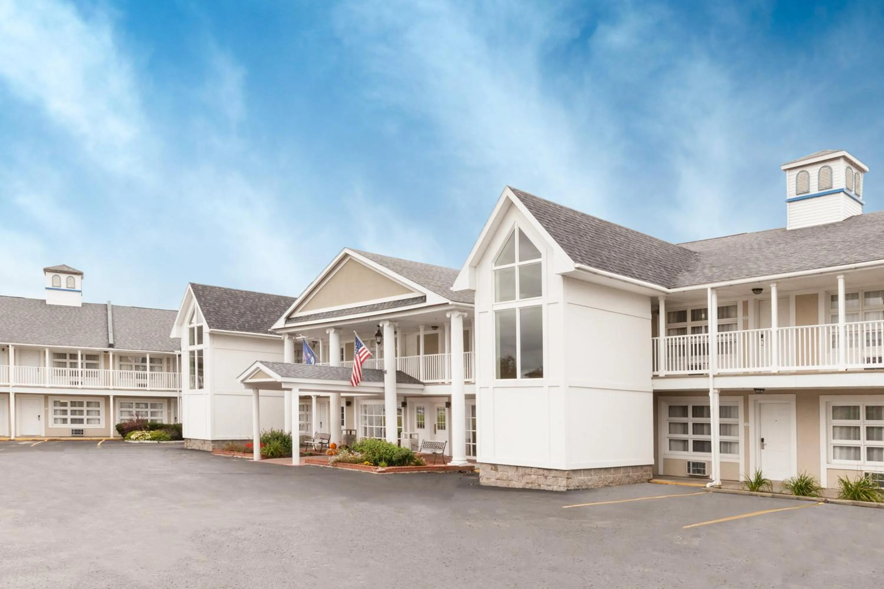 Property building in Baymont by Wyndham St. Ignace Lakefront