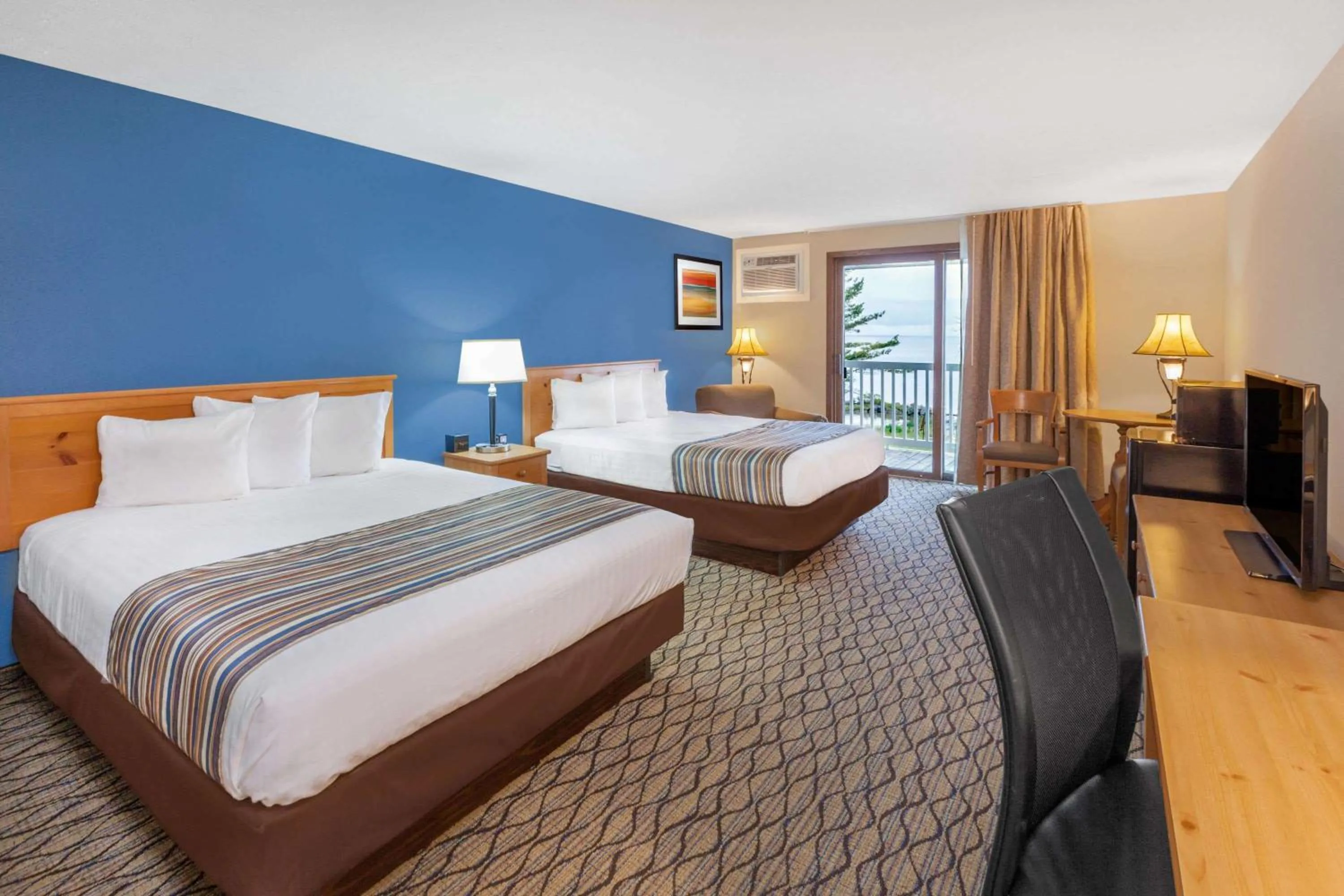 Photo of the whole room in Baymont by Wyndham St. Ignace Lakefront