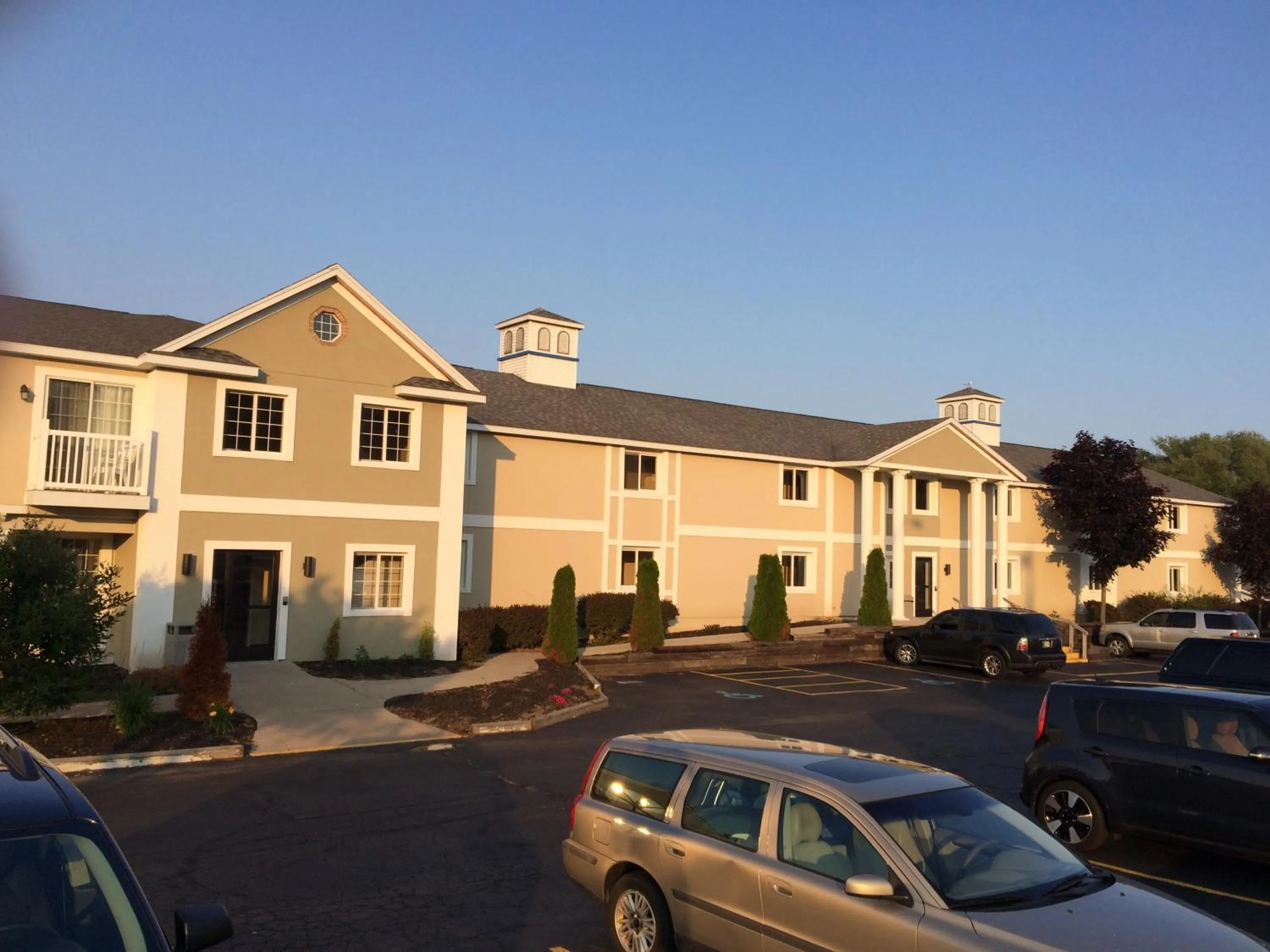 Property building in Baymont by Wyndham St. Ignace Lakefront