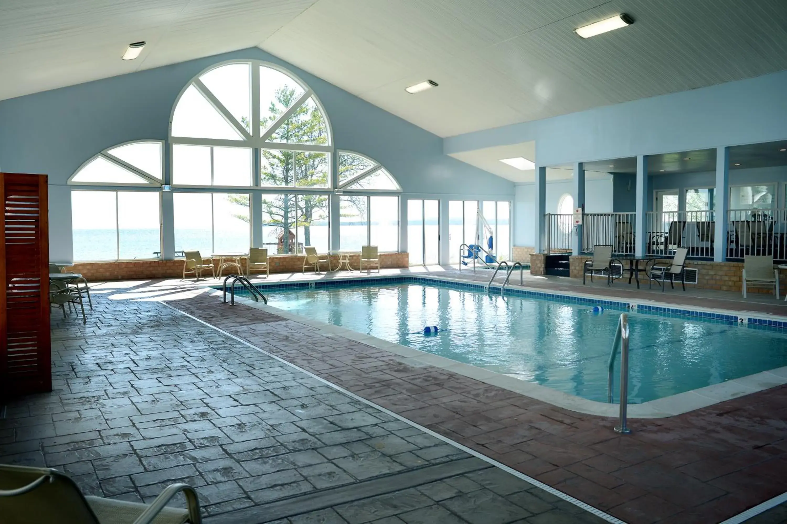 Swimming pool in Baymont by Wyndham St. Ignace Lakefront Swimming pool in Baymont by Wyndham St. Ignace Lakefront