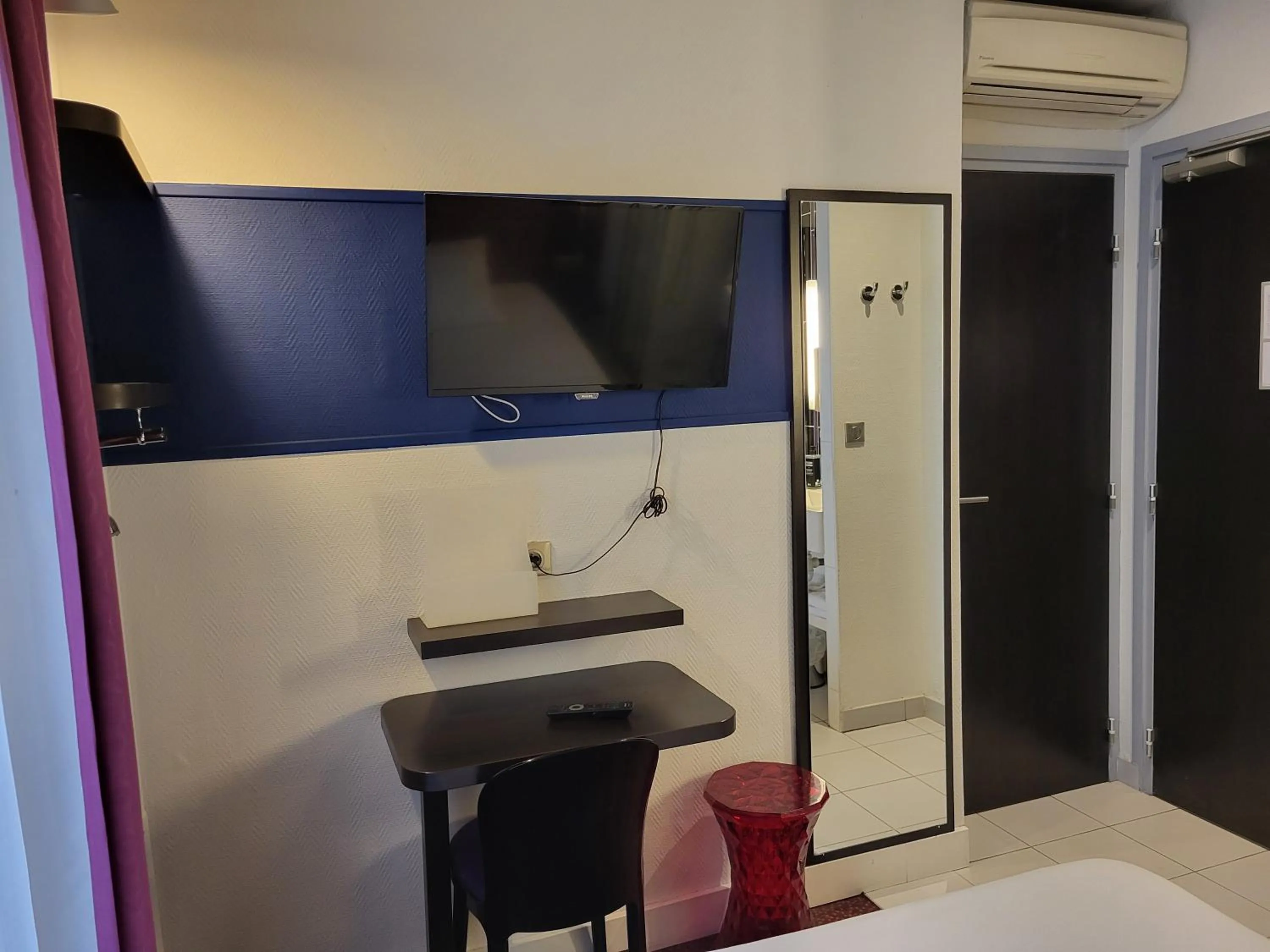 Bedroom in Accueil Hôtel Paris Pigalle Montmartre