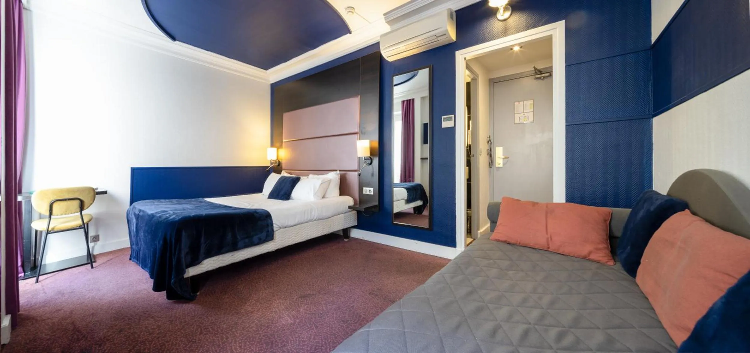 Photo of the whole room, Bed in Accueil Hôtel Paris Pigalle Montmartre