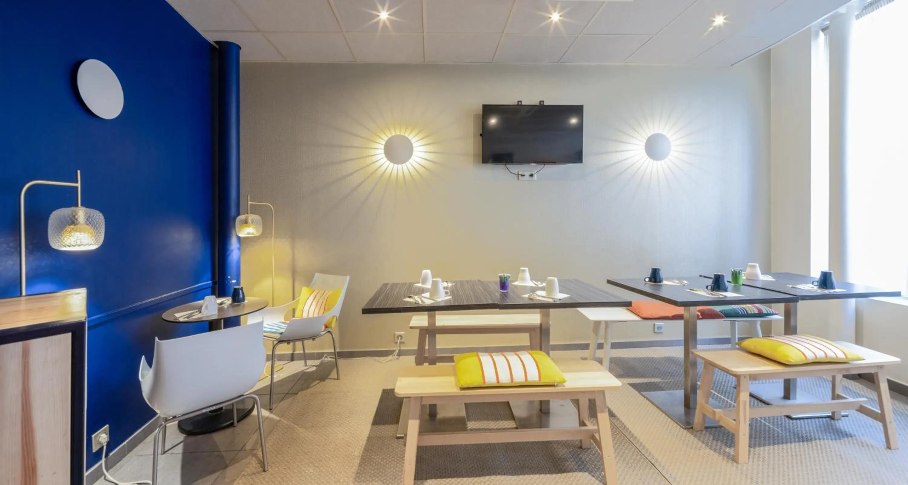 Seating area in Accueil Hôtel Paris Pigalle Montmartre