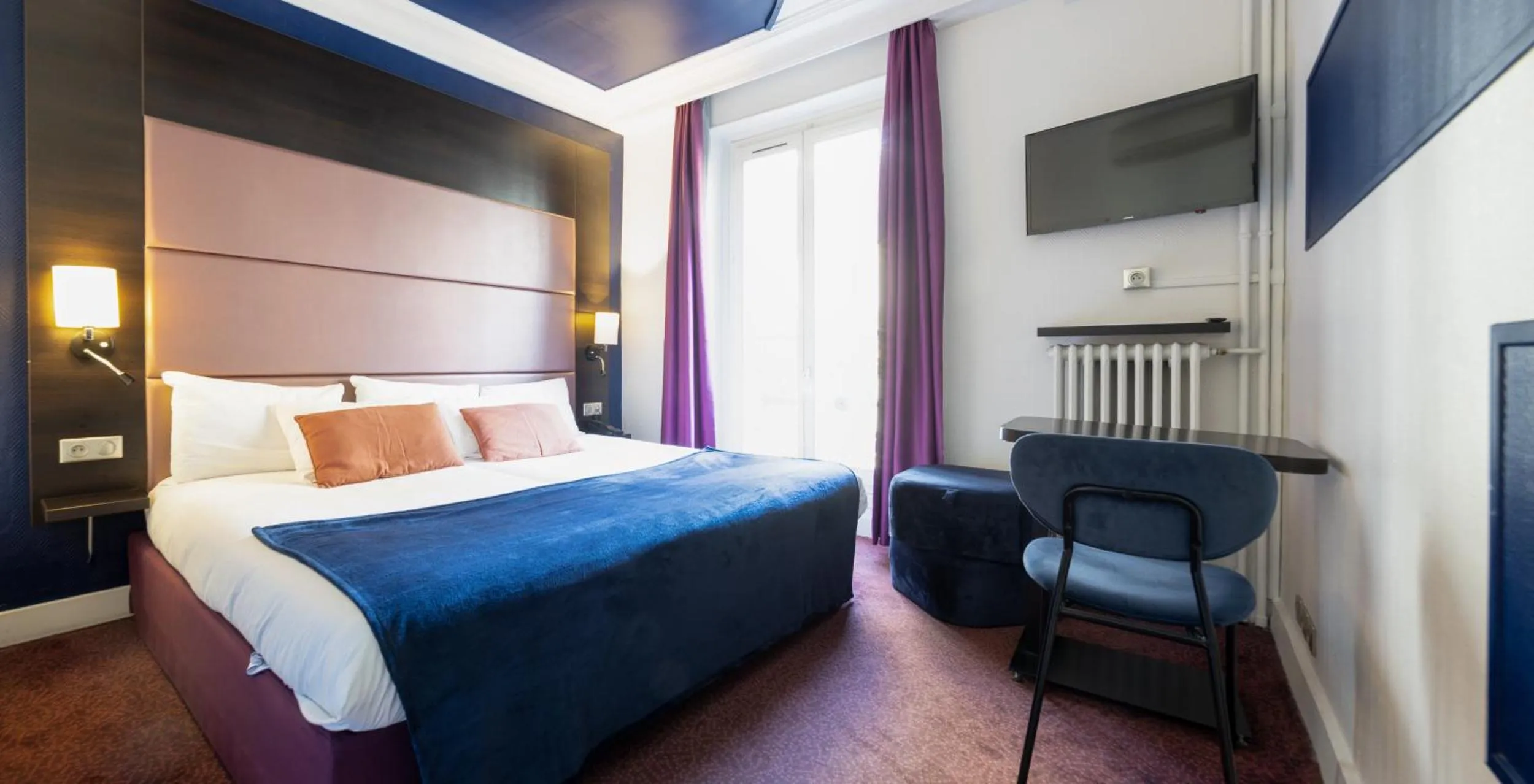 Photo of the whole room, Bed in Accueil Hôtel Paris Pigalle Montmartre