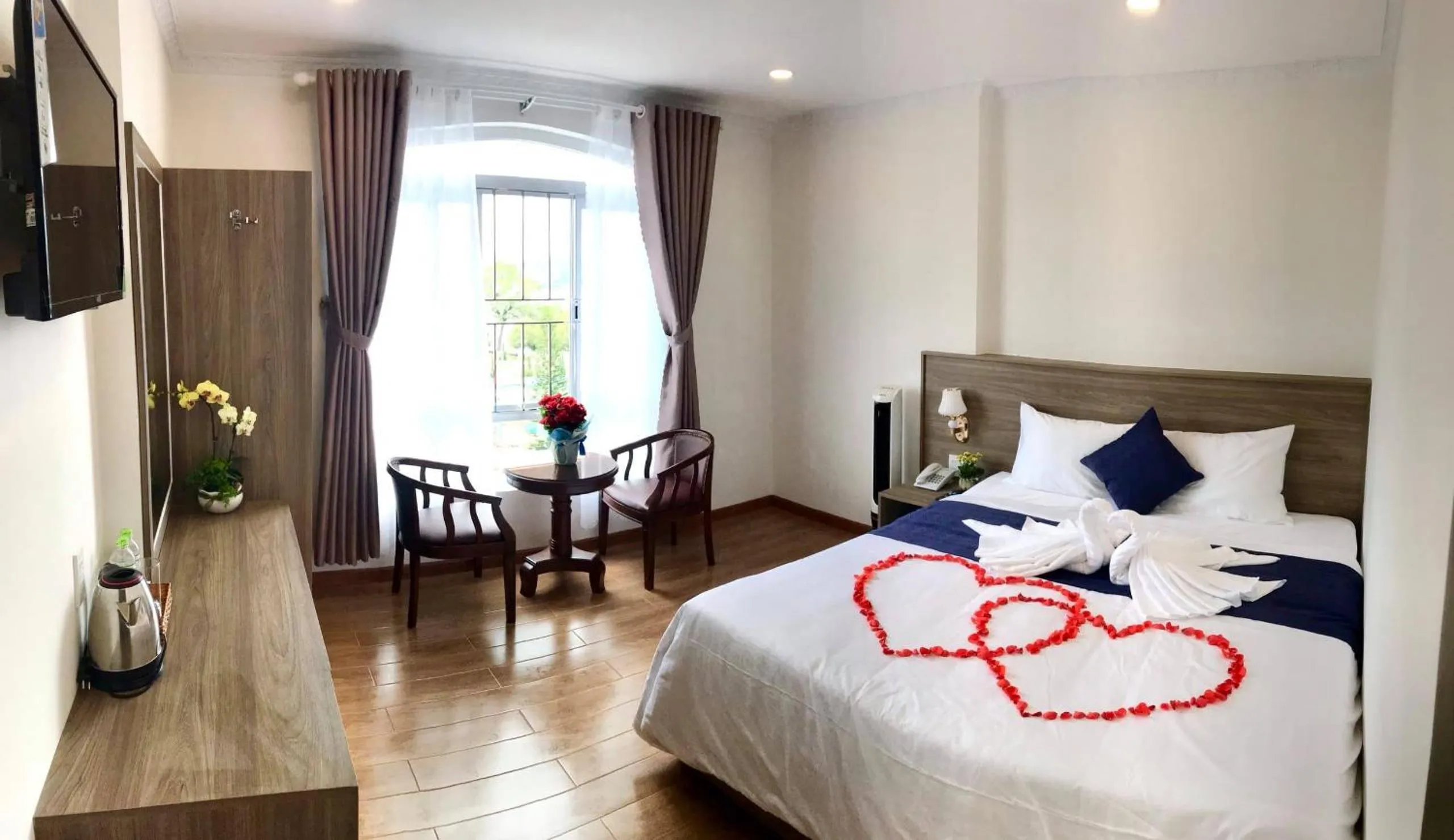 Bed in DẠ LAN HOTEL