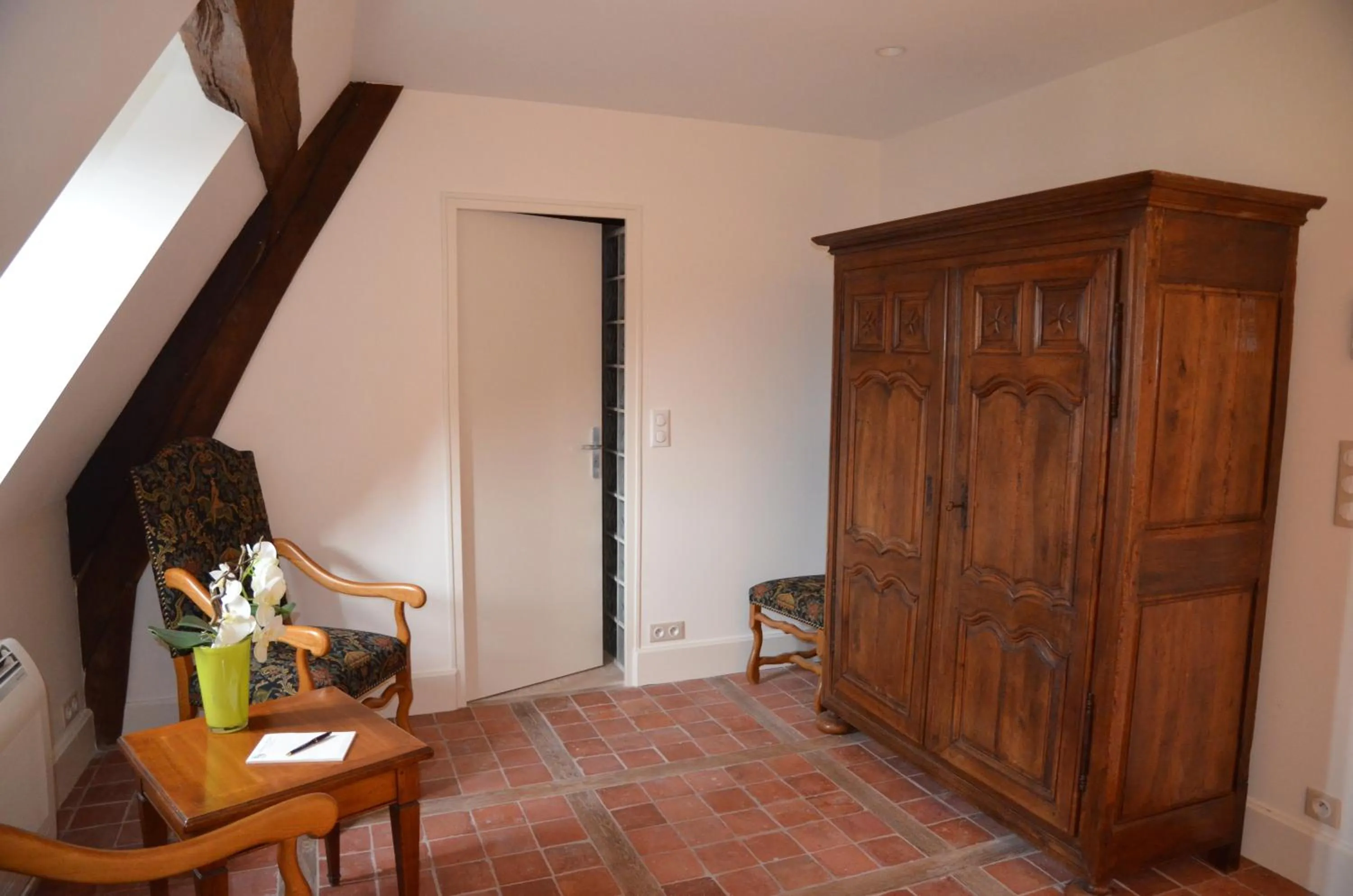 Photo of the whole room in Abbaye de Maizières