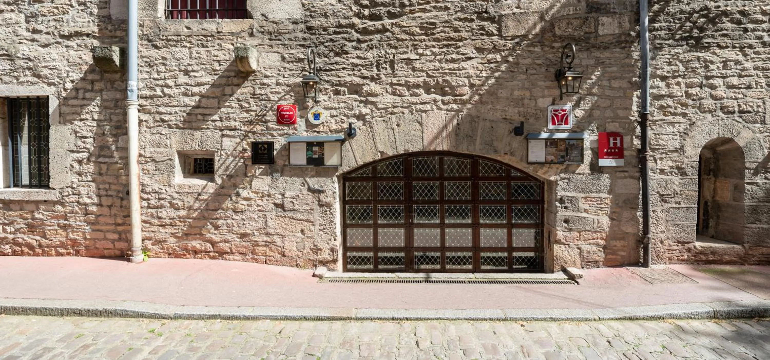 Facade/entrance in Abbaye de Maizières