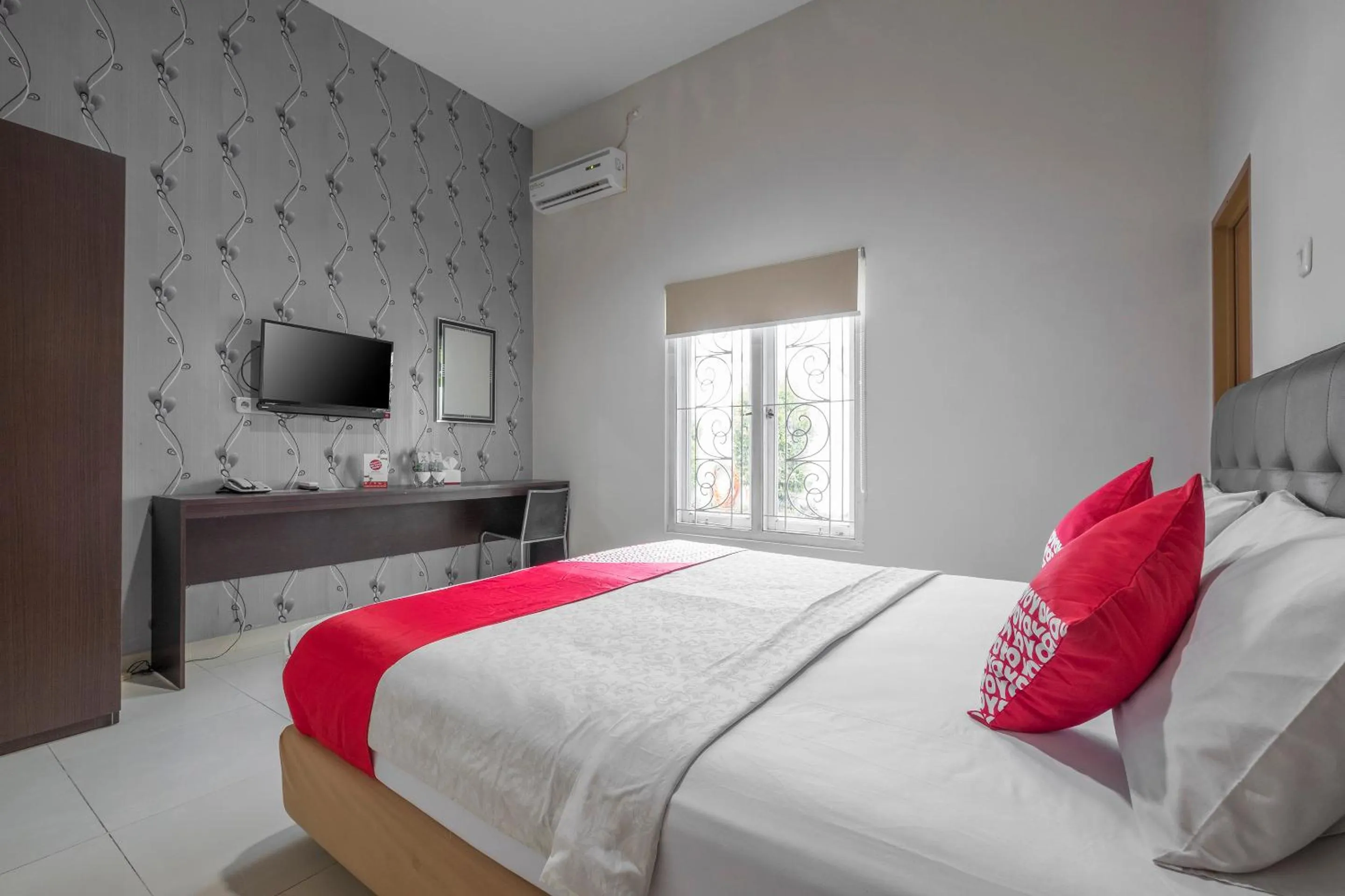 Bedroom, Bed in Hotel O Makassar near Pantai Losari formerly Hotel Astra Novilia