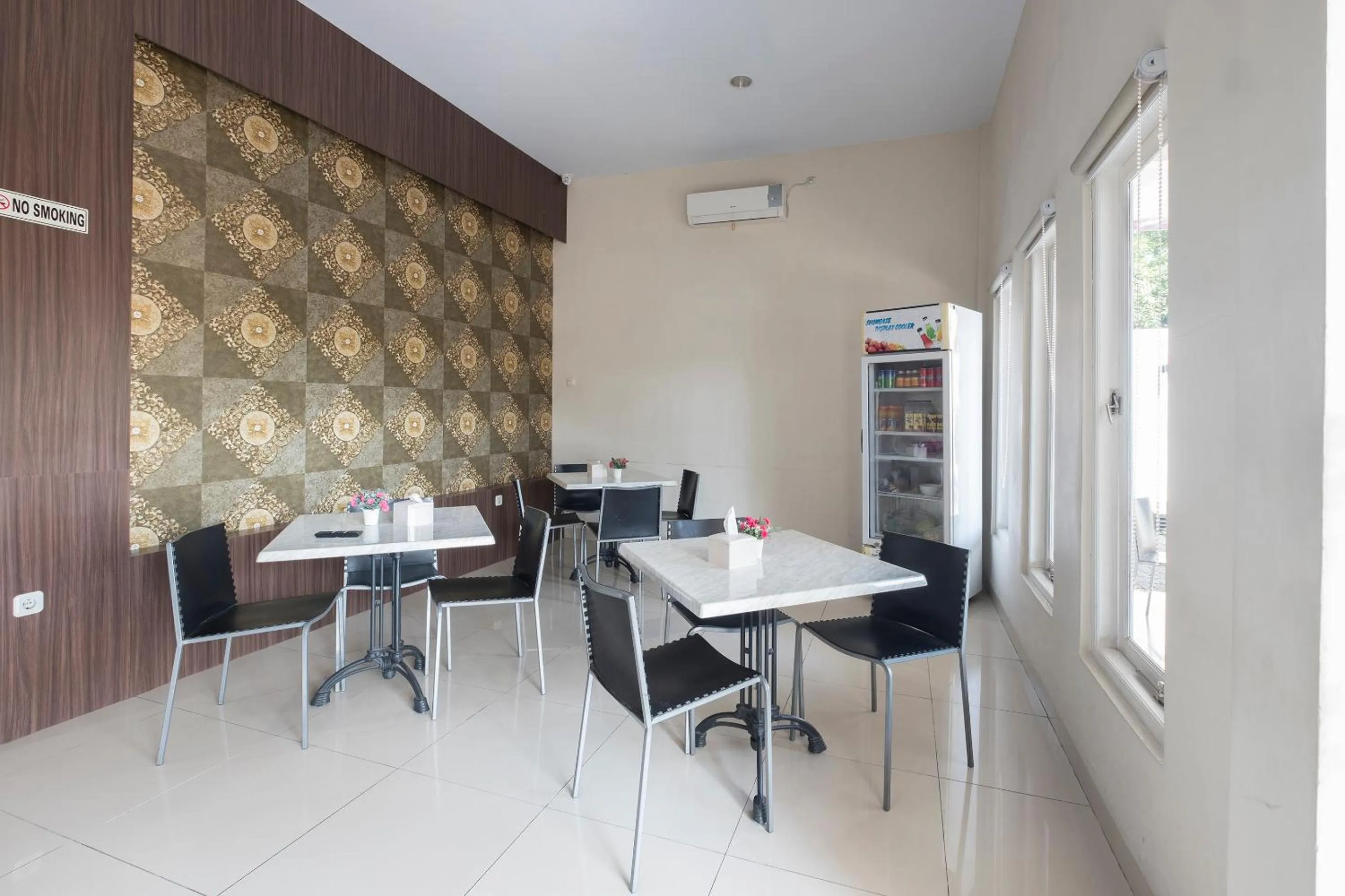 Business facilities in Hotel O Makassar near Pantai Losari formerly Hotel Astra Novilia
