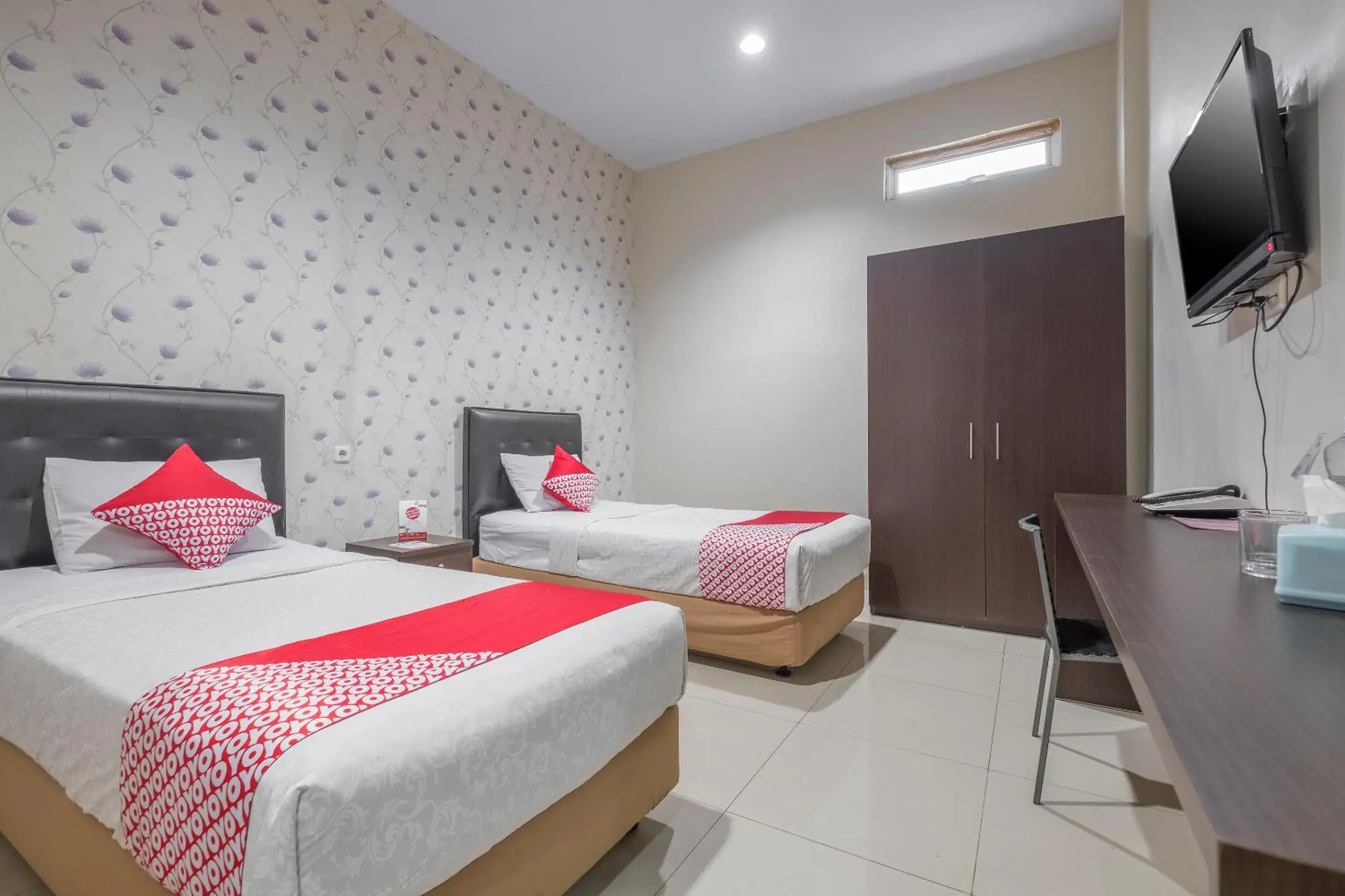 Deluxe Twin Room in Hotel O Makassar near Pantai Losari formerly Hotel Astra Novilia Deluxe Twin Room in Hotel O Makassar near Pantai Losari formerly Hotel Astra Novilia