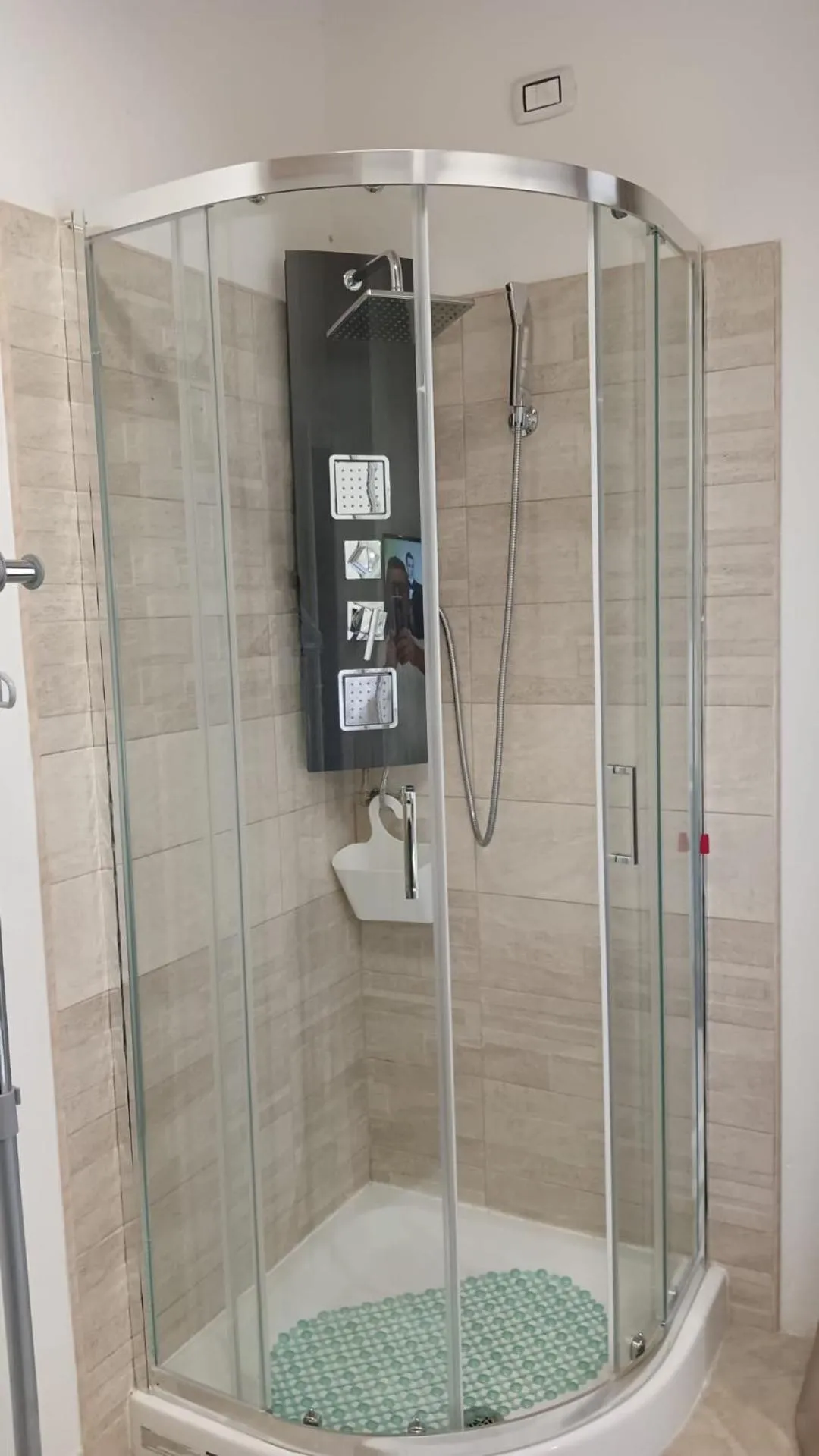 Shower in Affittacamere Vicino al Porto