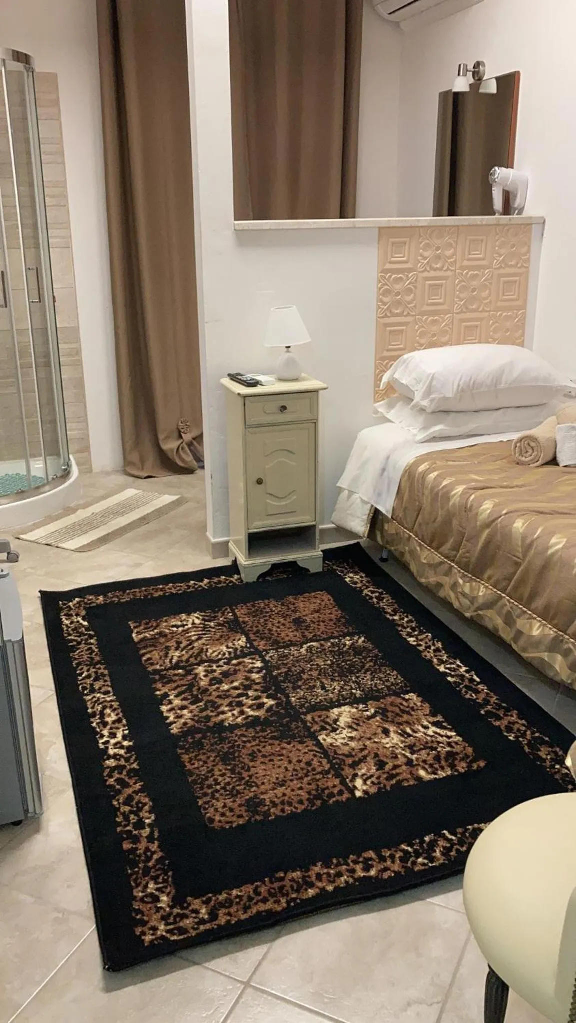 Bathroom, Bed in Affittacamere Vicino al Porto