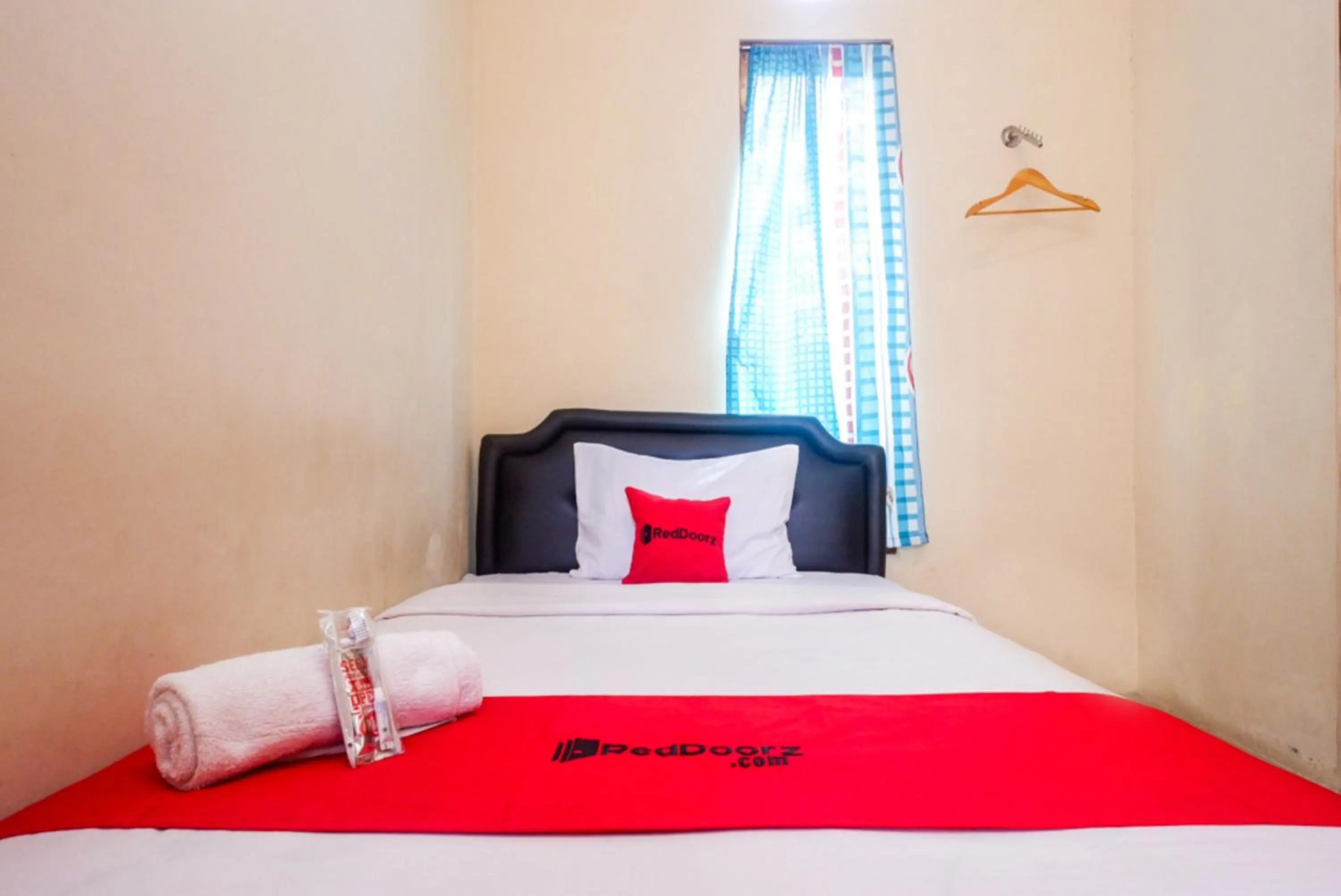 Bed in ReDdoorz At Mahameru Residence Yogyakarta