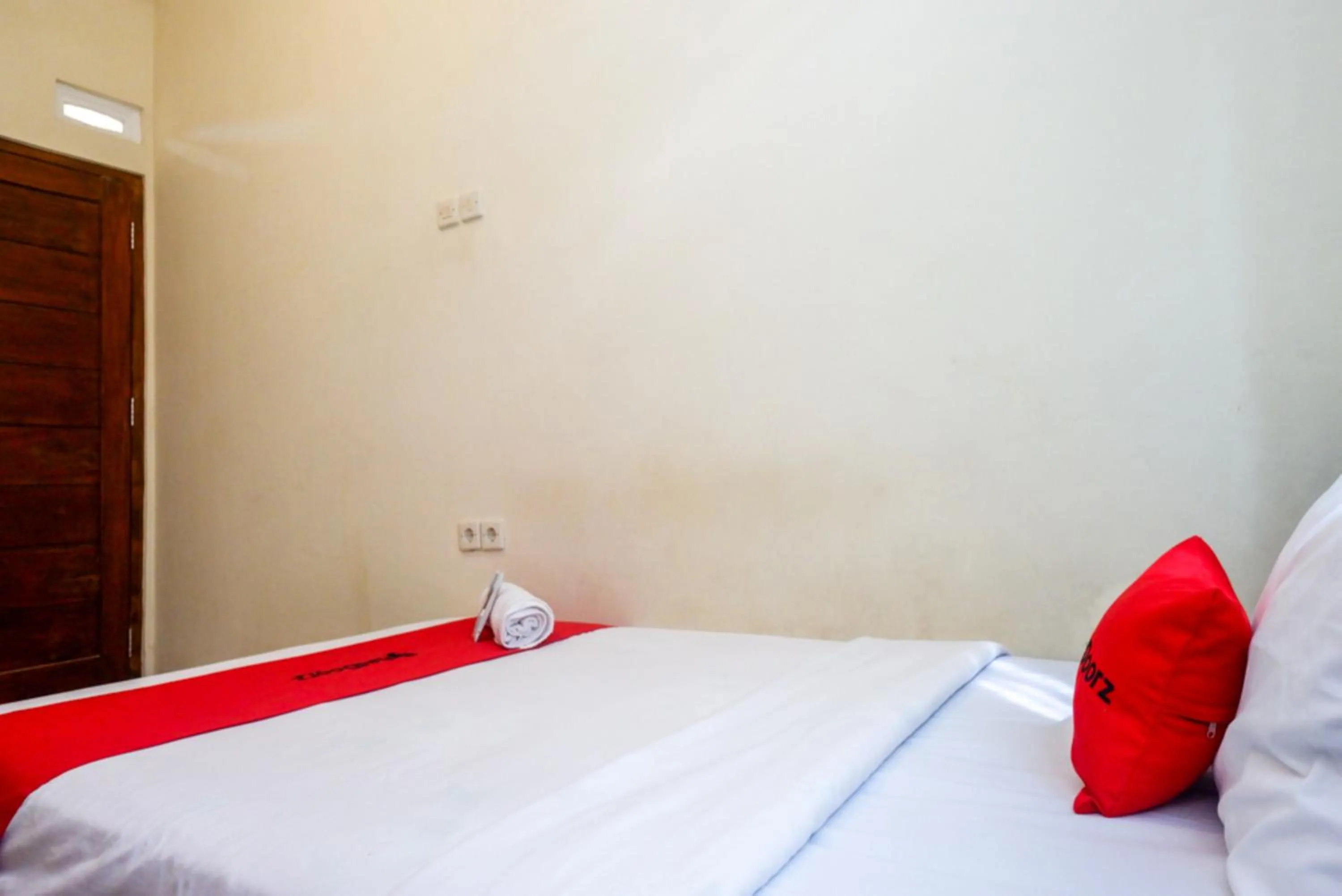 Bed in ReDdoorz At Mahameru Residence Yogyakarta