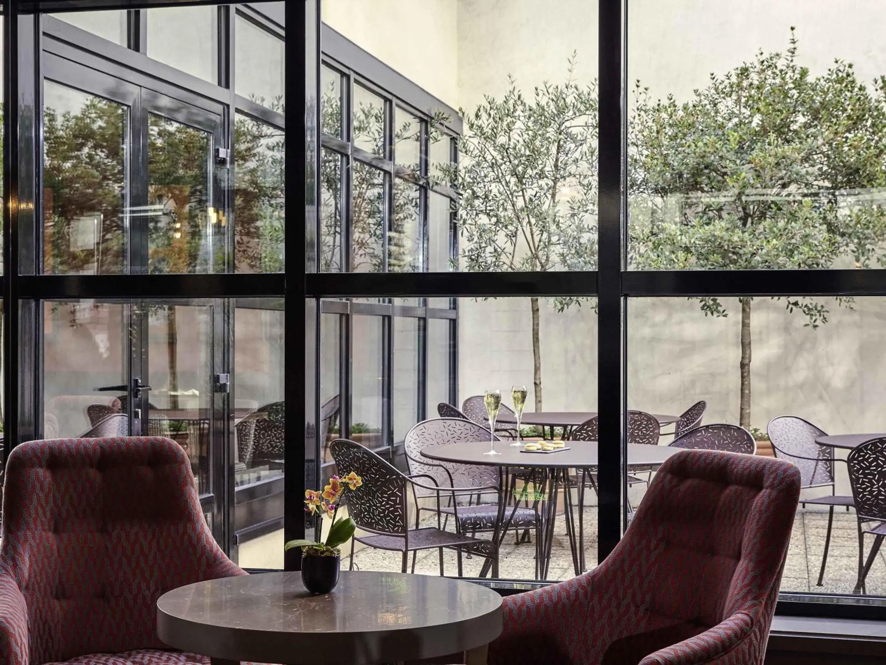 Lounge or bar in Mercure Tour Eiffel Grenelle Lounge or bar in Mercure Tour Eiffel Grenelle