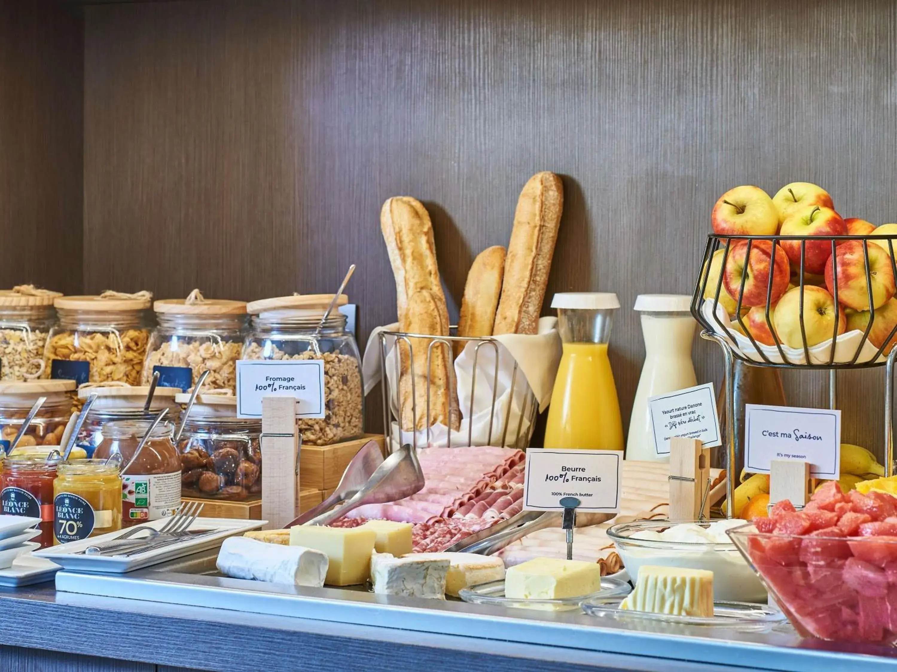 Breakfast in Mercure Tour Eiffel Grenelle Breakfast in Mercure Tour Eiffel Grenelle