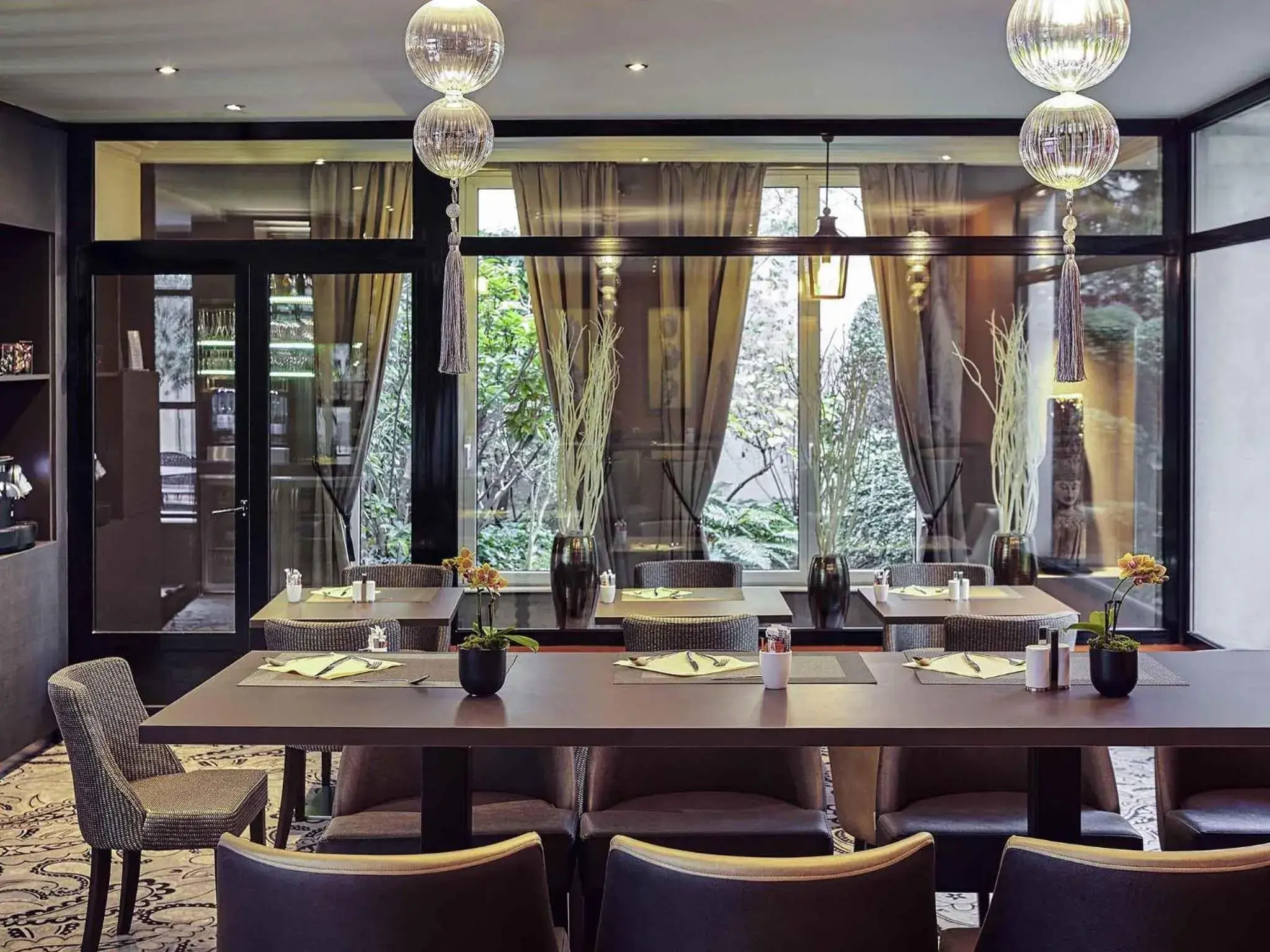 Lounge or bar in Mercure Tour Eiffel Grenelle Lounge or bar in Mercure Tour Eiffel Grenelle