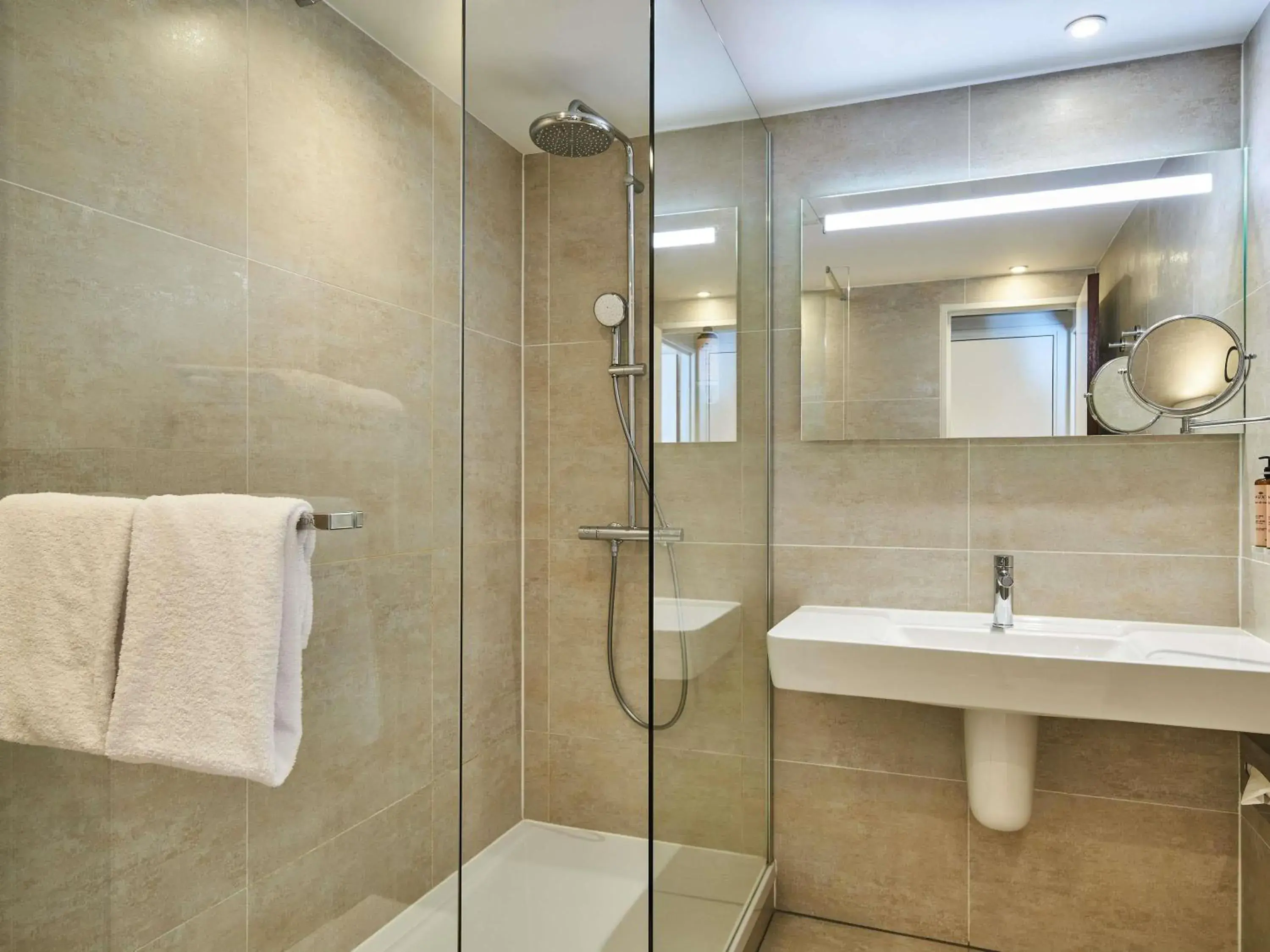 Bedroom in Mercure Tour Eiffel Grenelle Bedroom in Mercure Tour Eiffel Grenelle