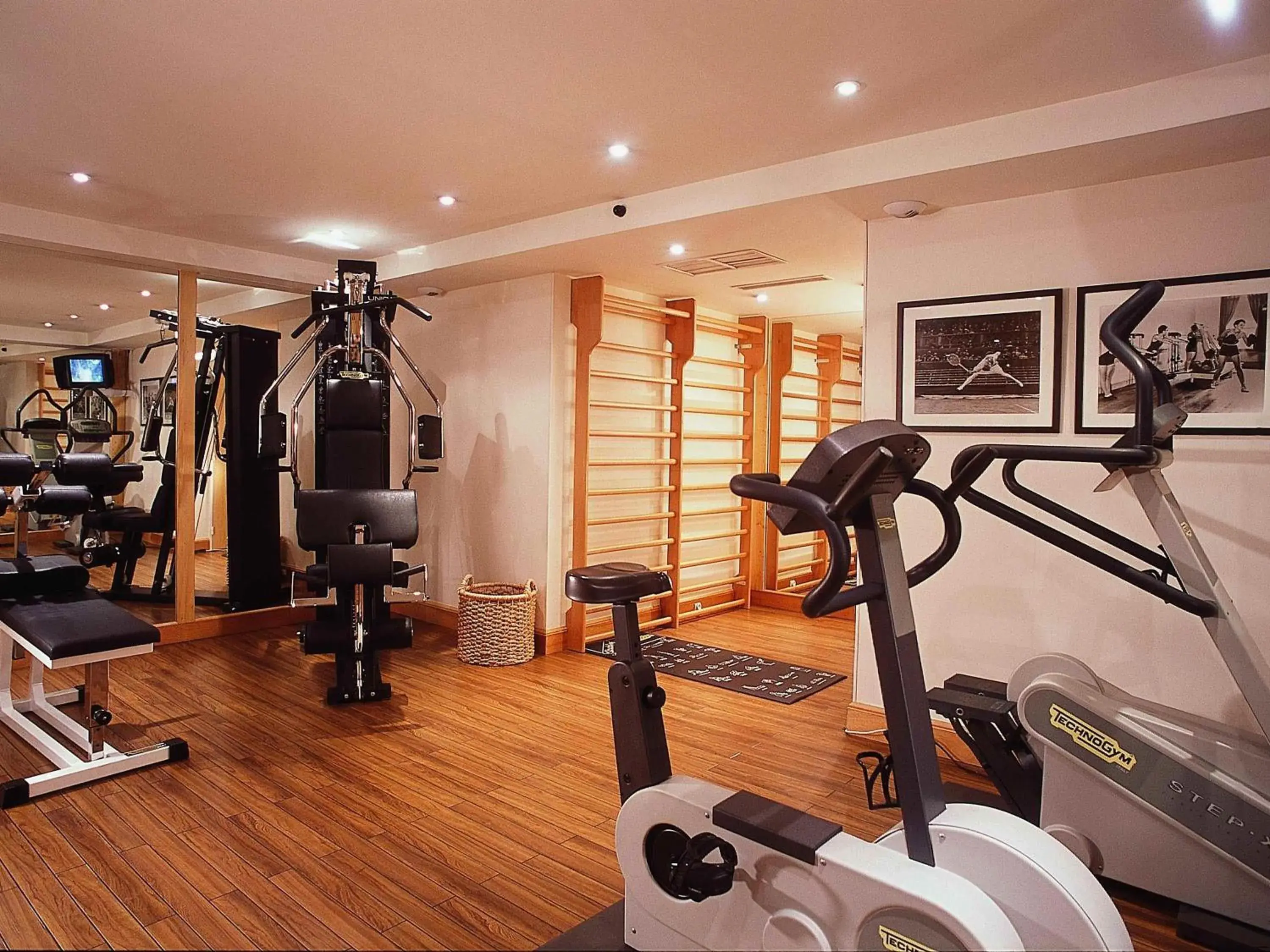 Fitness centre/facilities in Mercure Tour Eiffel Grenelle Fitness centre/facilities in Mercure Tour Eiffel Grenelle