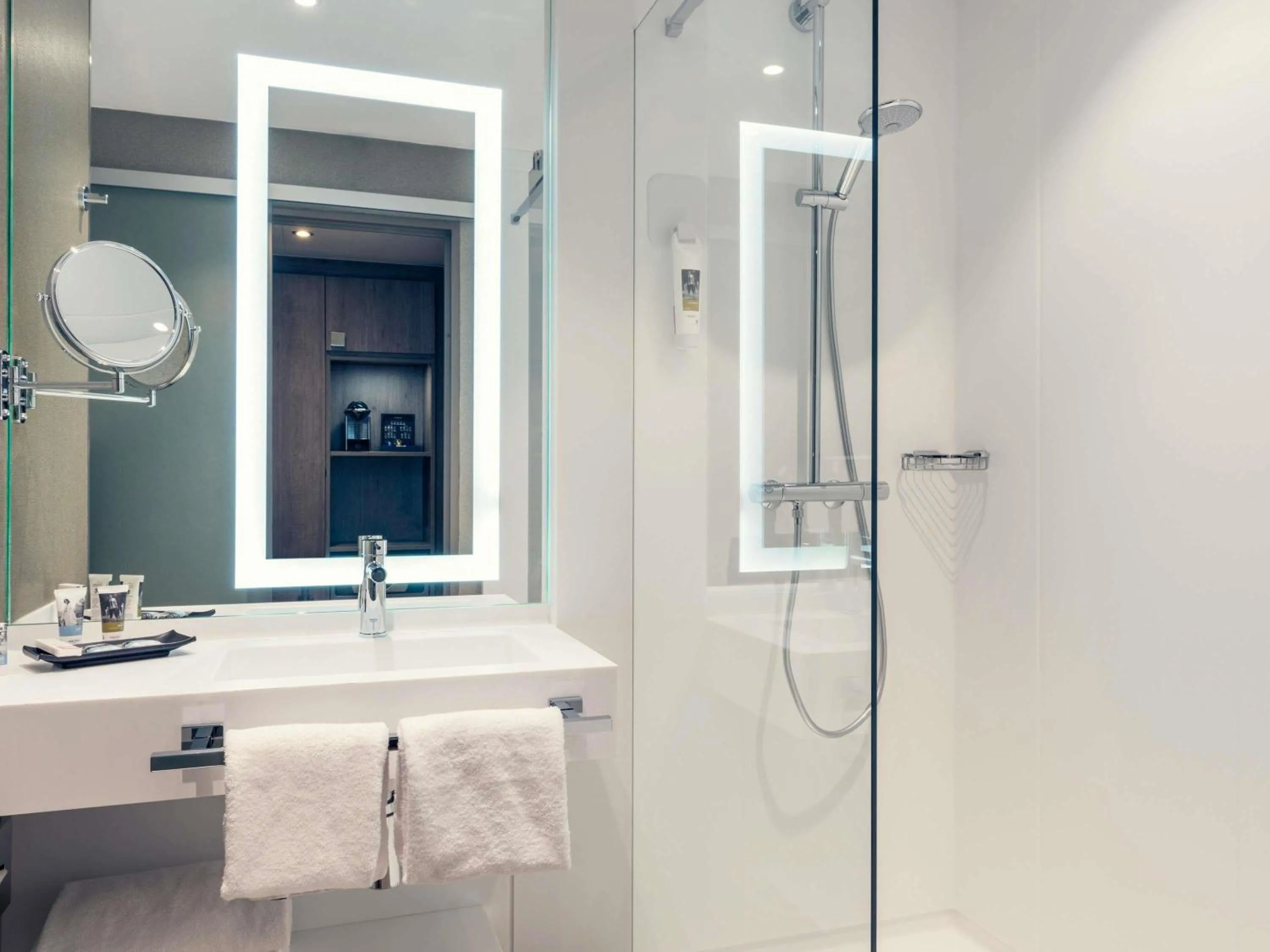 Bedroom in Mercure Tour Eiffel Grenelle