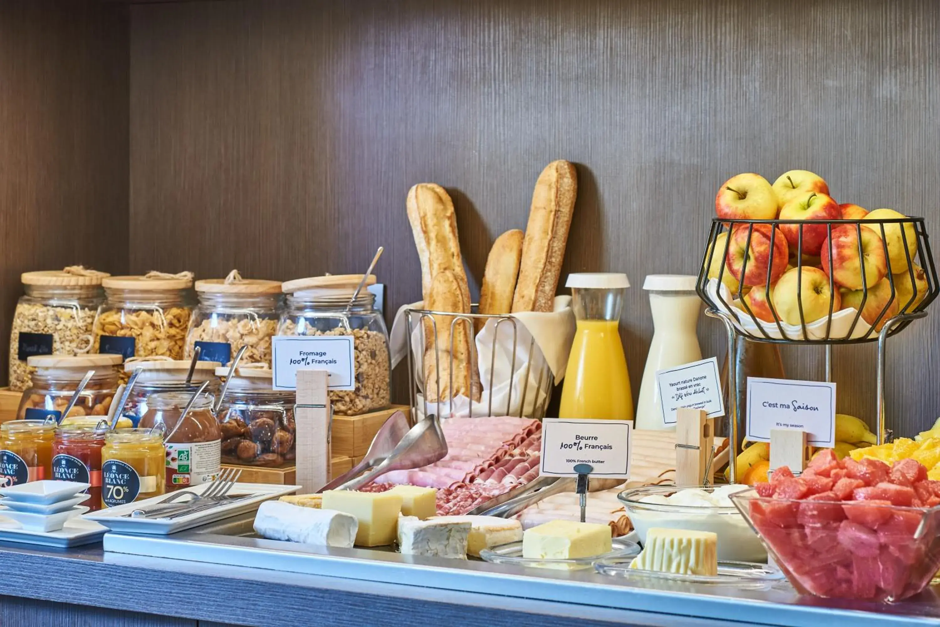 Breakfast in Mercure Tour Eiffel Grenelle Breakfast in Mercure Tour Eiffel Grenelle