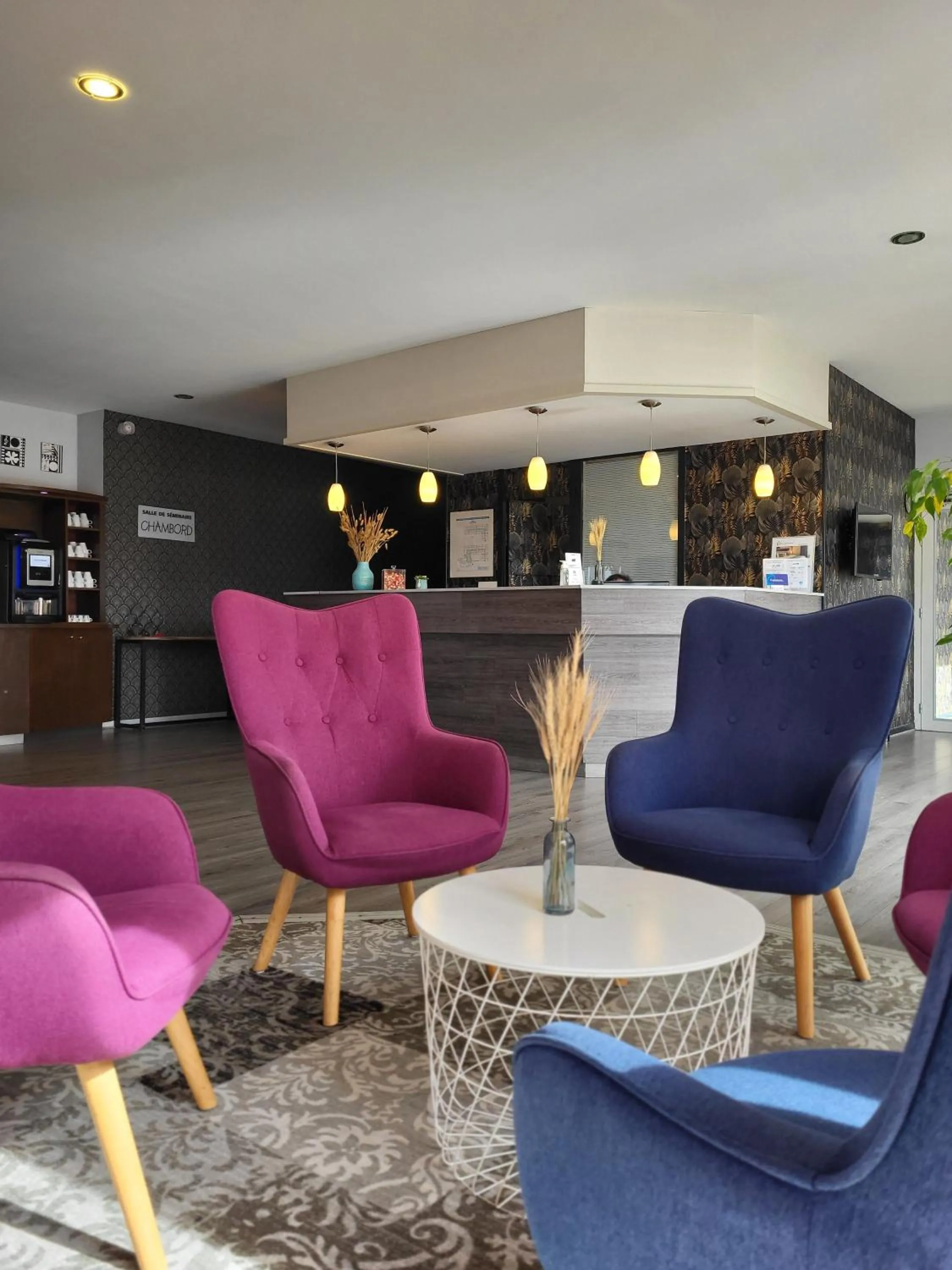 Seating area in The Originals City, Hôtel La Terrasse, Tours Nord