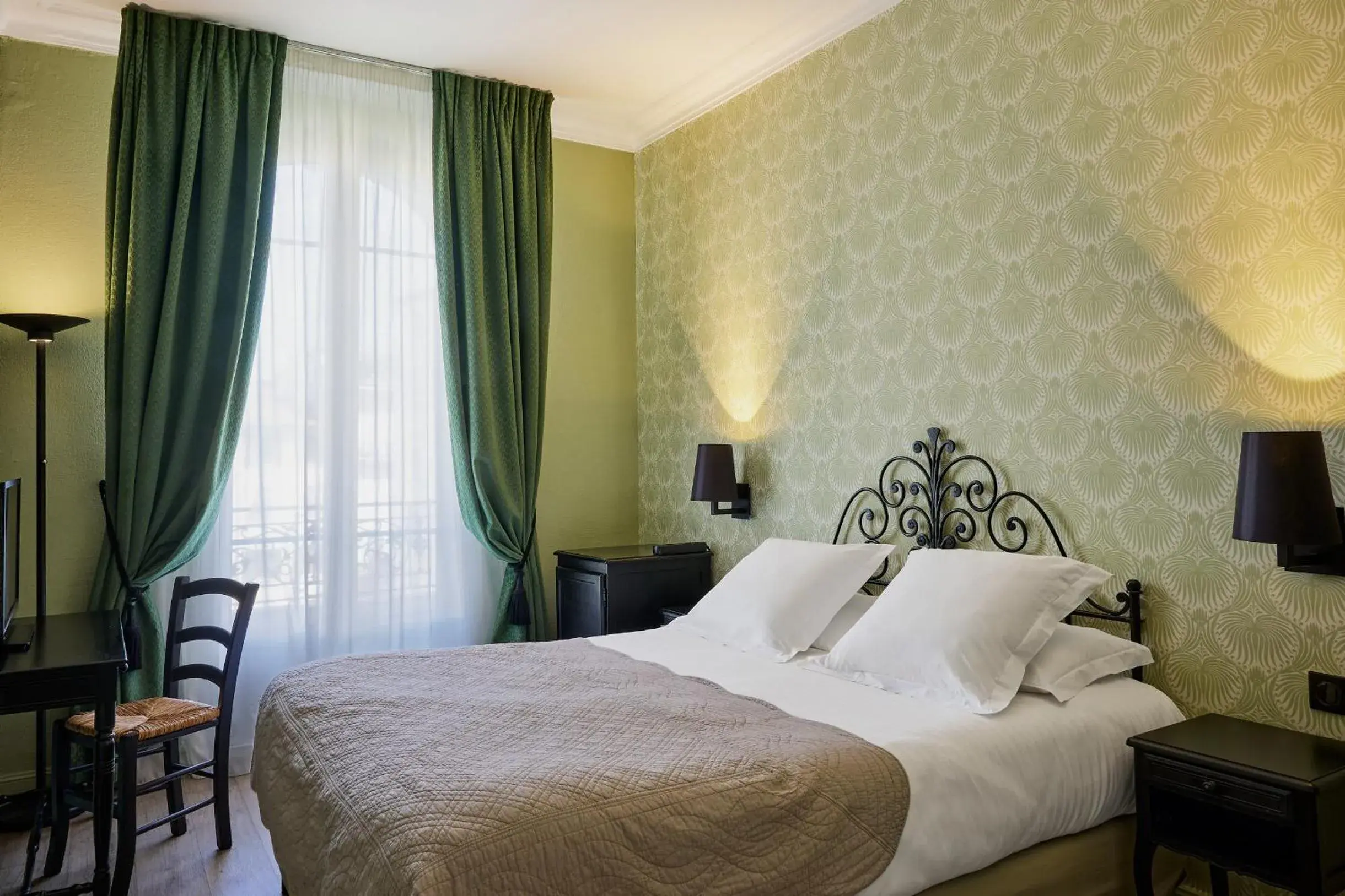 Bedroom, Bed in Hotel Le Grimaldi by Happyculture Bedroom, Bed in Hotel Le Grimaldi by Happyculture