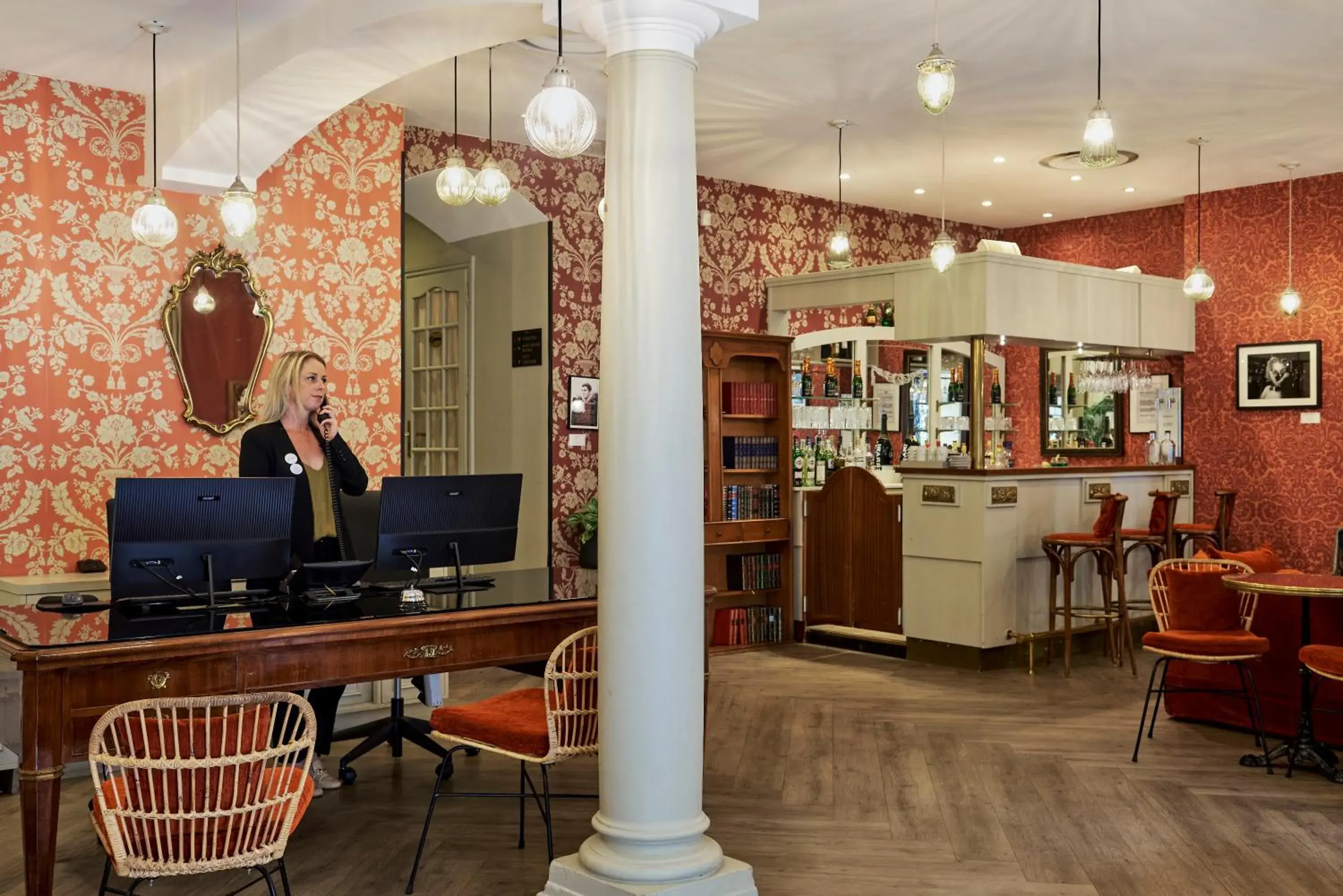 Lobby or reception in Hotel Le Grimaldi by Happyculture Lobby or reception in Hotel Le Grimaldi by Happyculture