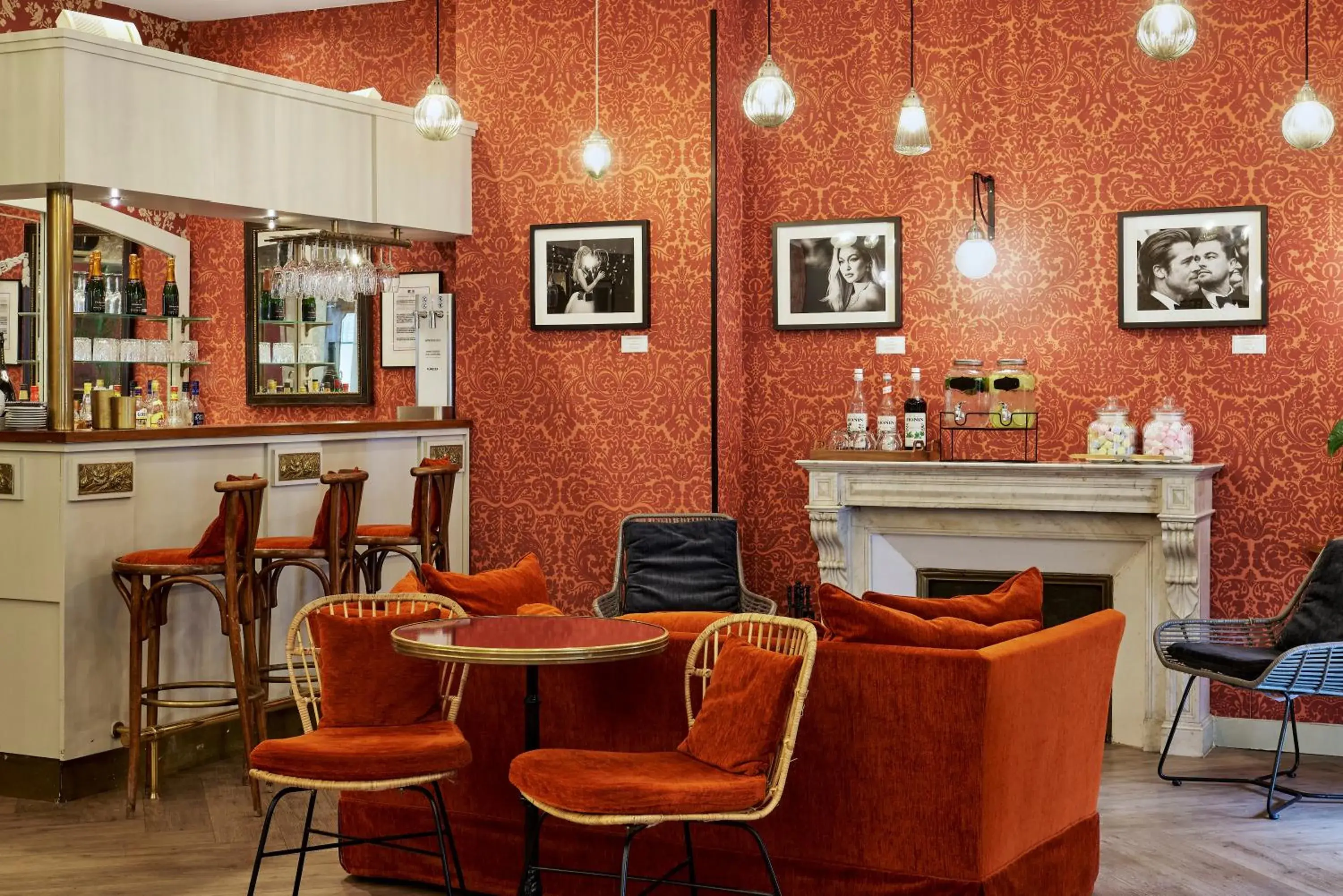 Lobby or reception in Hotel Le Grimaldi by Happyculture Lobby or reception in Hotel Le Grimaldi by Happyculture