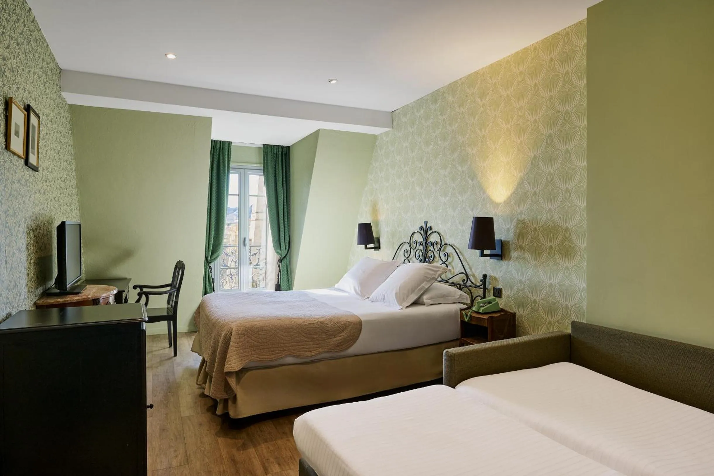 Bedroom, Bed in Hotel Le Grimaldi by Happyculture
