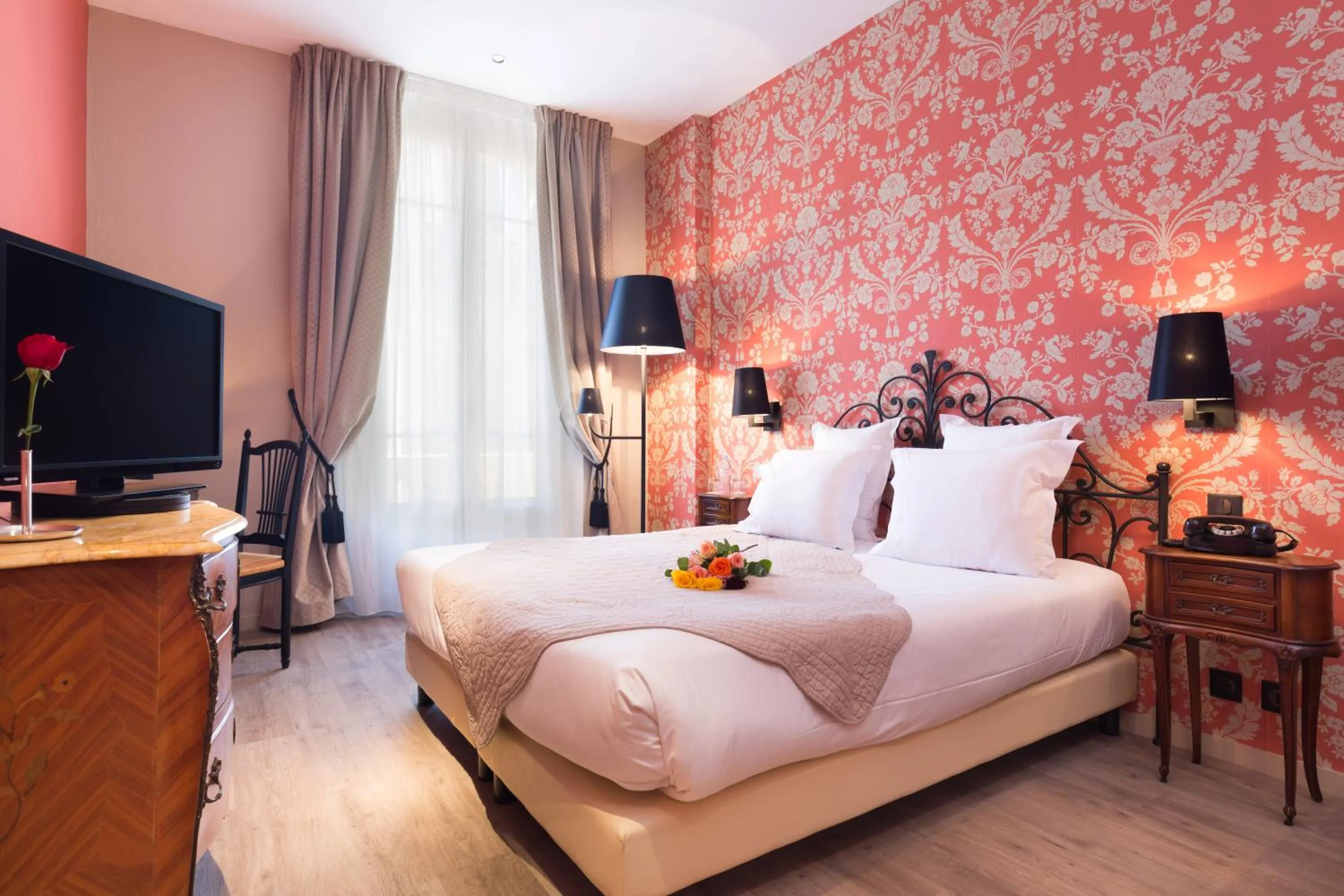 Bedroom, Bed in Hotel Le Grimaldi by Happyculture