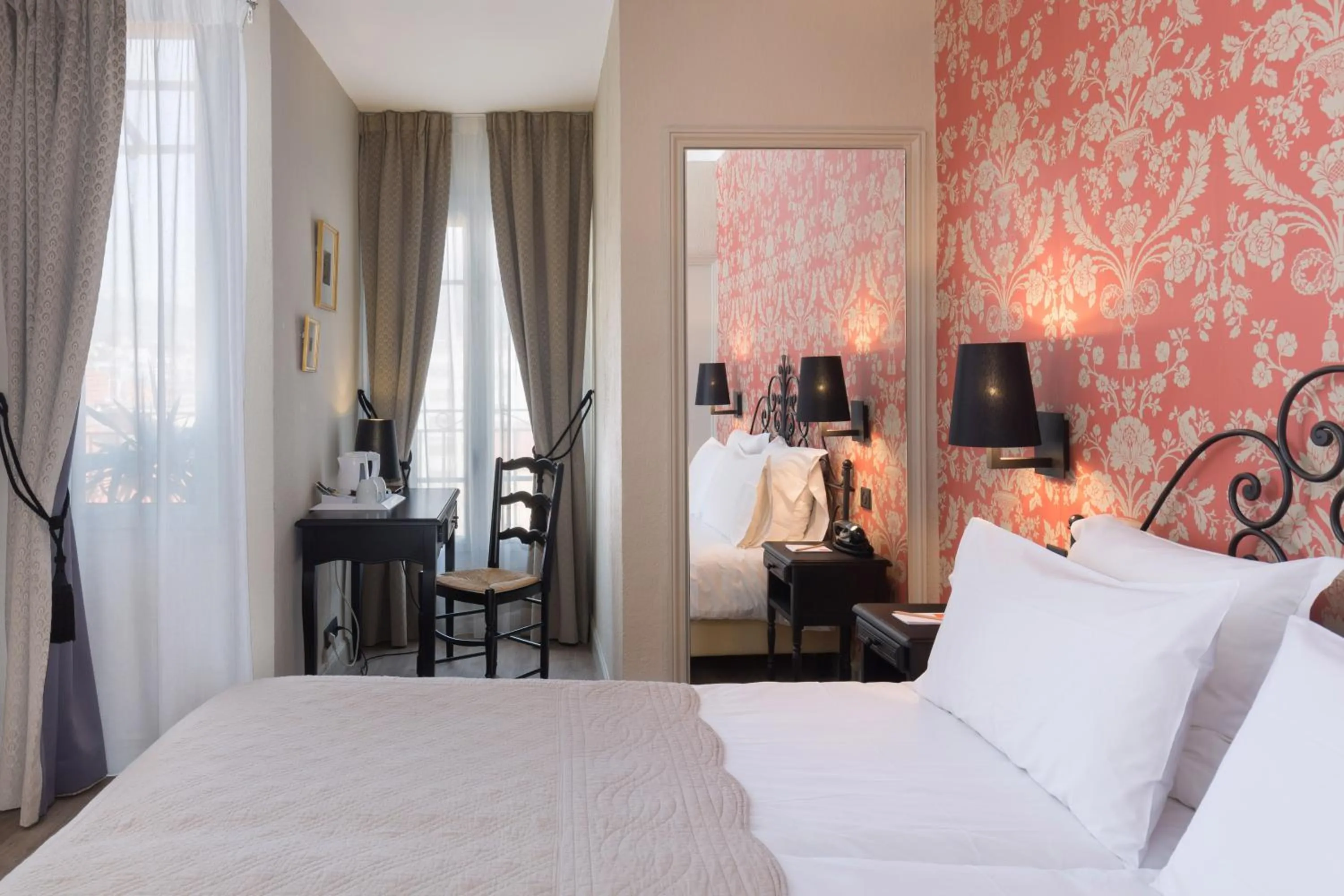 Bedroom, Bed in Hotel Le Grimaldi by Happyculture