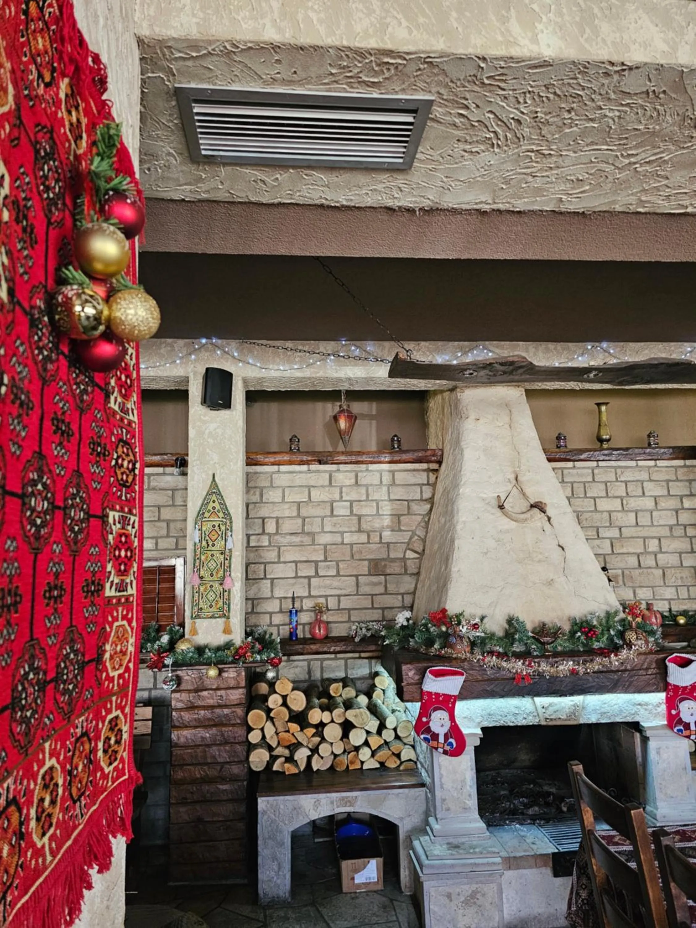 Restaurant/places to eat in Hotel Olimpija plus