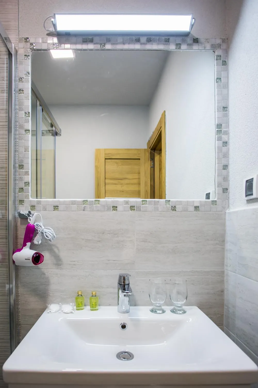 Shower in Hotel Olimpija plus