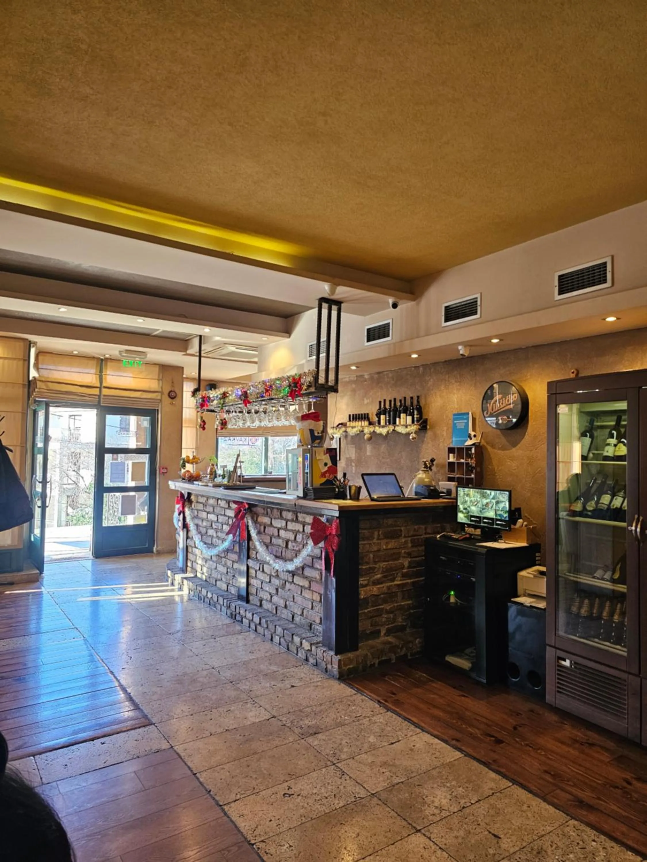 Restaurant/places to eat in Hotel Olimpija plus