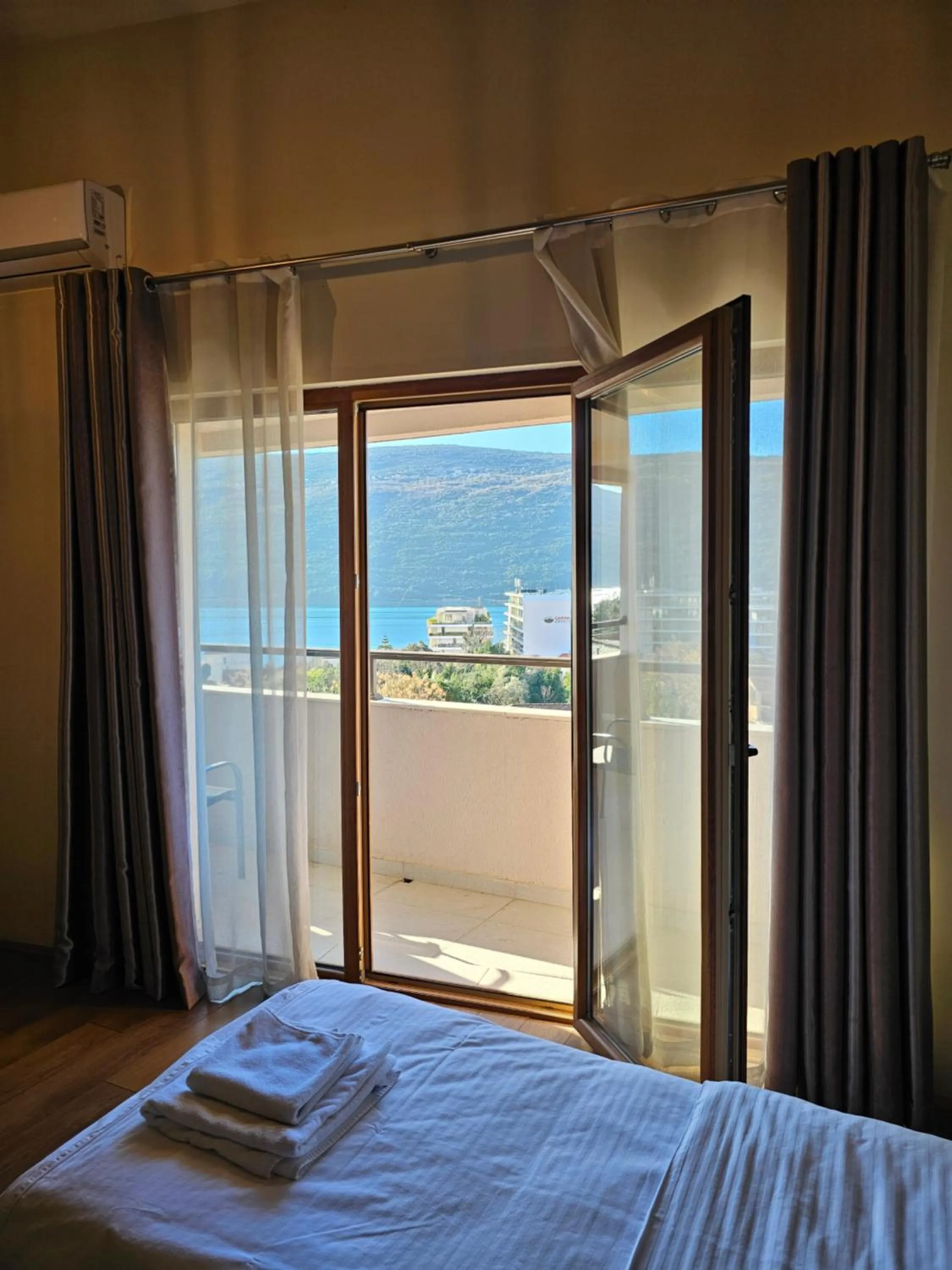 Balcony/Terrace, Bed in Hotel Olimpija plus