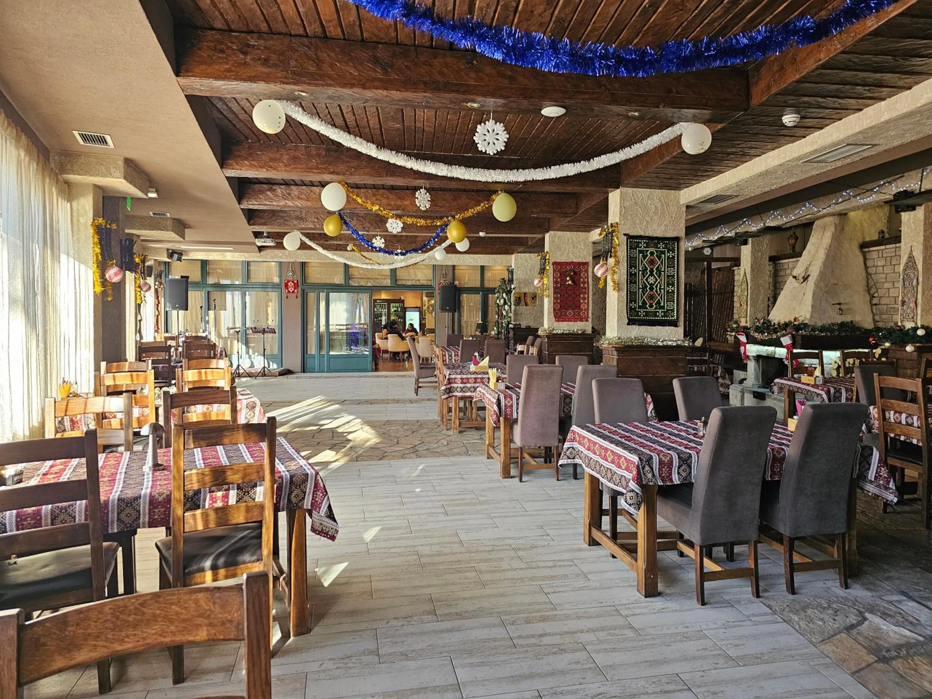 Restaurant/places to eat in Hotel Olimpija plus